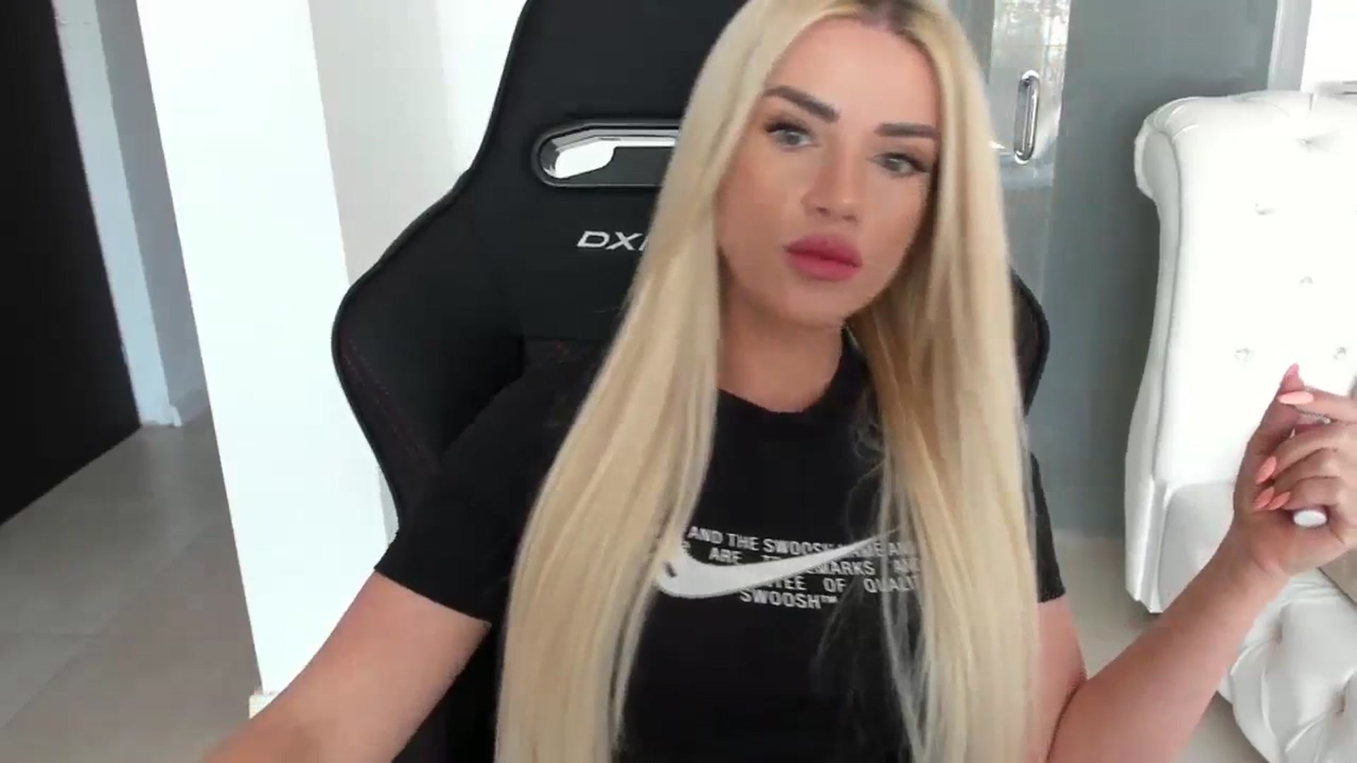 Gallery image thumbnail from Allesia_'s myfreecams stream on, 03/26/2024, 11:36 image 19 of 20