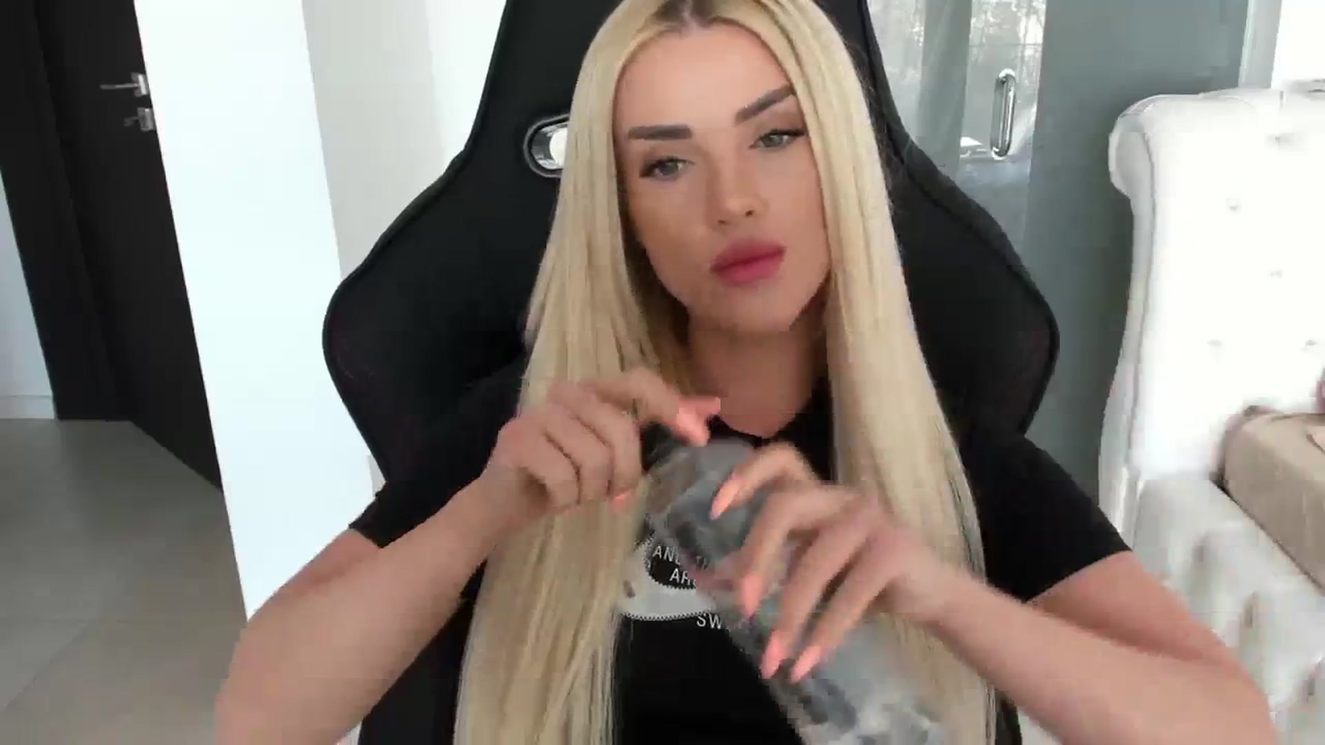 Gallery image thumbnail from Allesia_'s myfreecams stream on, 03/26/2024, 11:36 image 8 of 20
