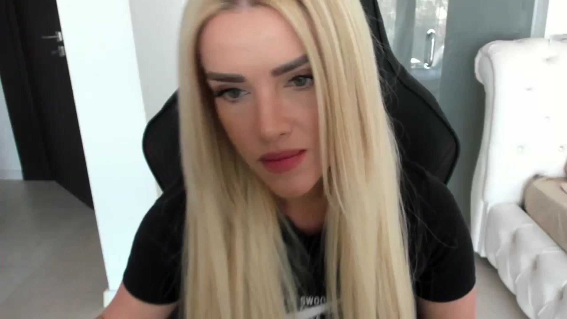Gallery image thumbnail from Allesia_'s myfreecams stream on, 03/26/2024, 11:36 image 3 of 20