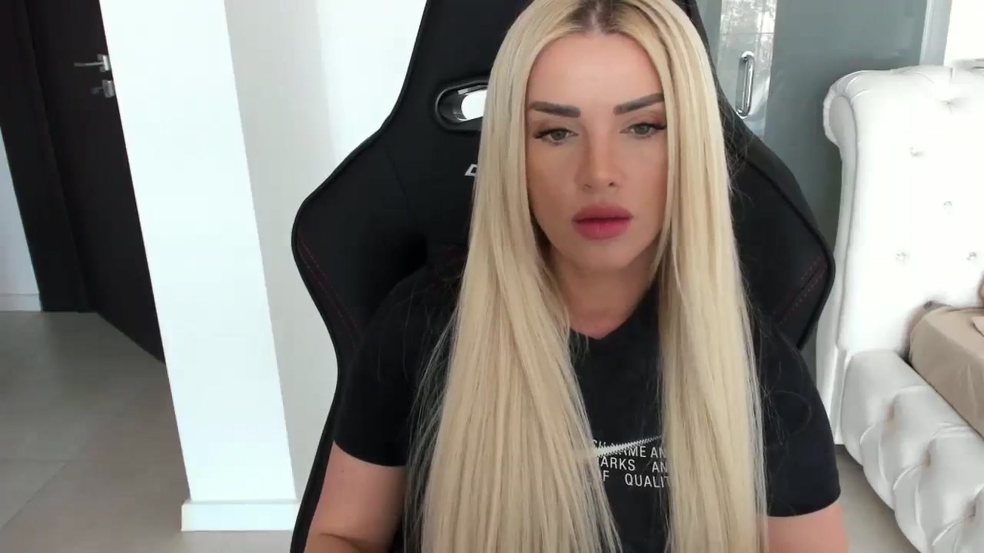 Gallery image thumbnail from Allesia_'s myfreecams stream on, 03/26/2024, 11:36 image 13 of 20