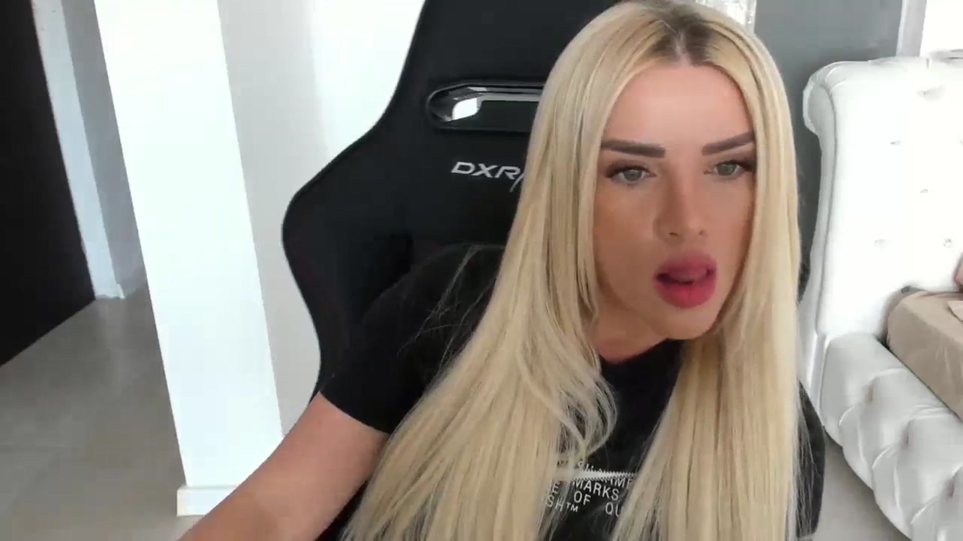 Gallery image thumbnail from Allesia_'s myfreecams stream on, 03/26/2024, 12:17 image 13 of 20