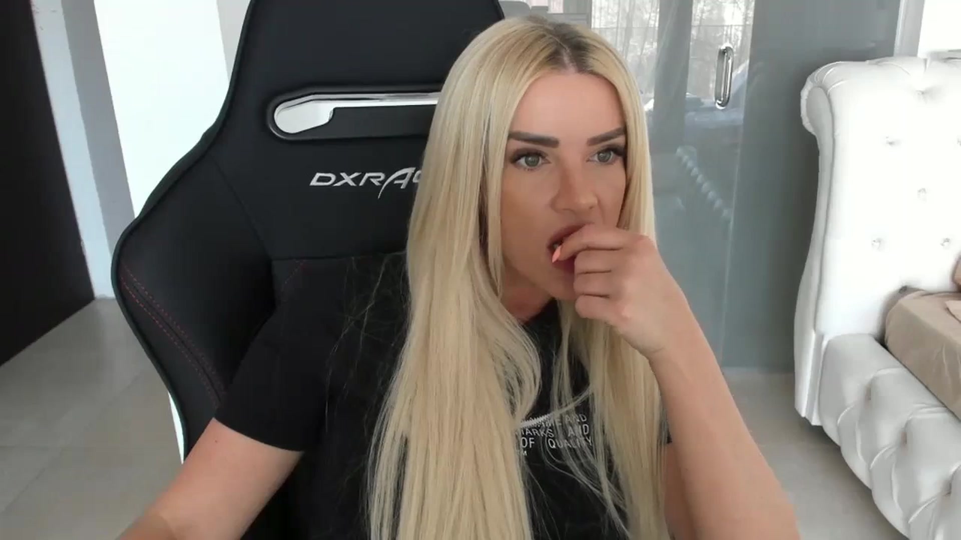 Gallery image thumbnail from Allesia_'s myfreecams stream on, 03/26/2024, 12:17 image 16 of 20