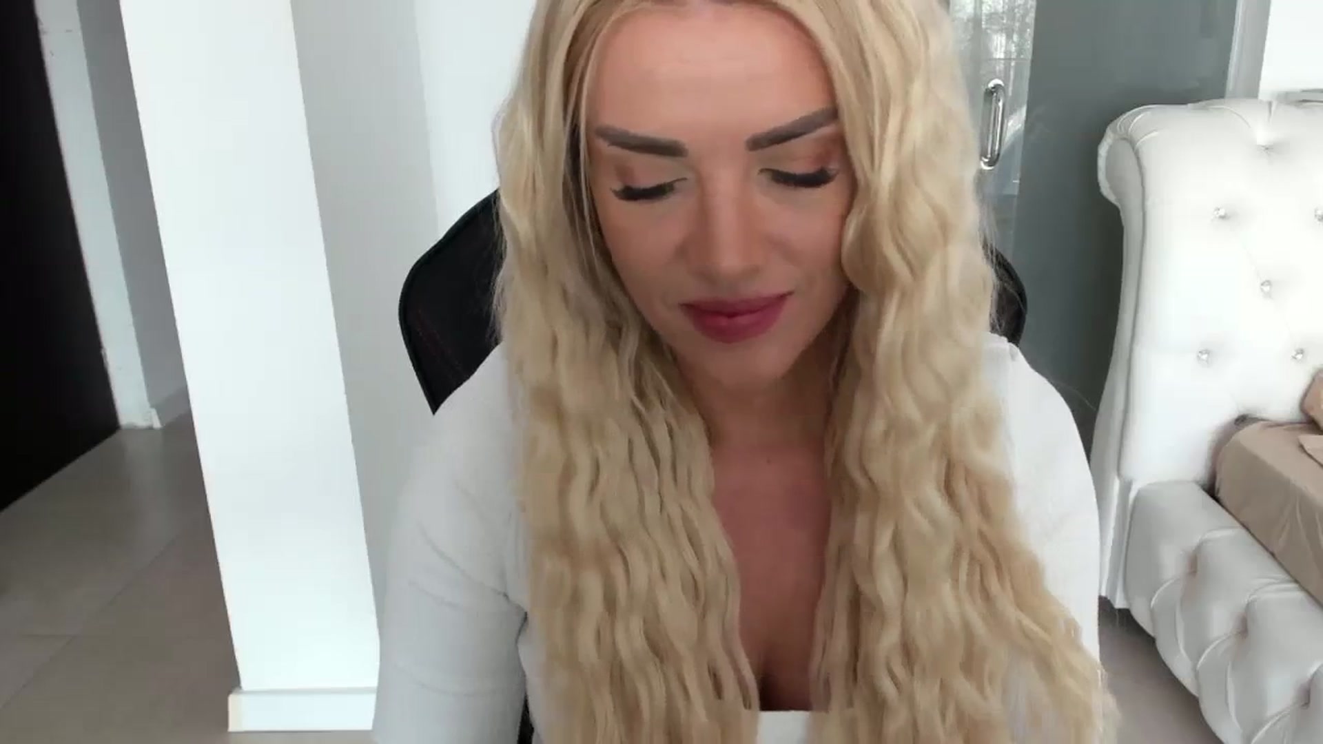 Gallery image thumbnail from Allesia_'s myfreecams stream on, 03/27/2024, 11:23 image 16 of 20