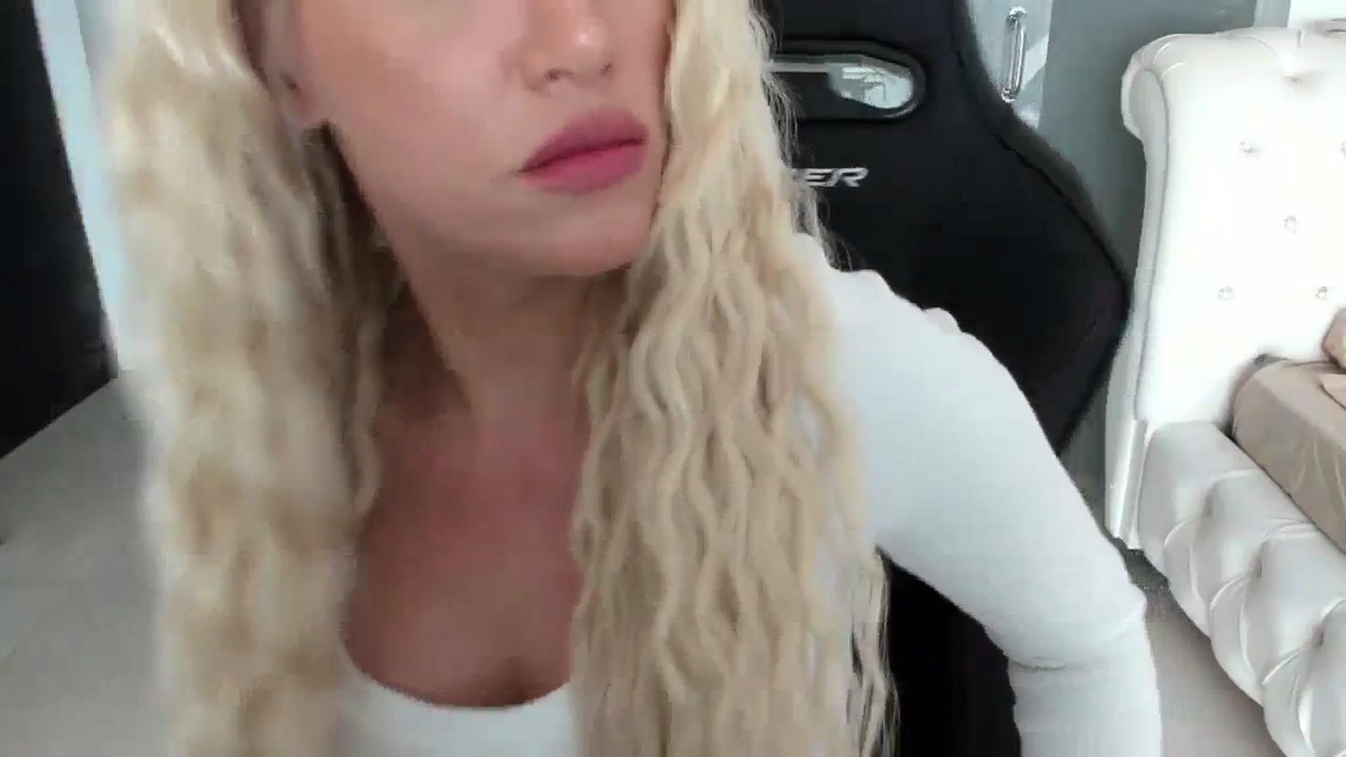 Gallery image thumbnail from Allesia_'s myfreecams stream on, 03/27/2024, 11:23 image 2 of 20