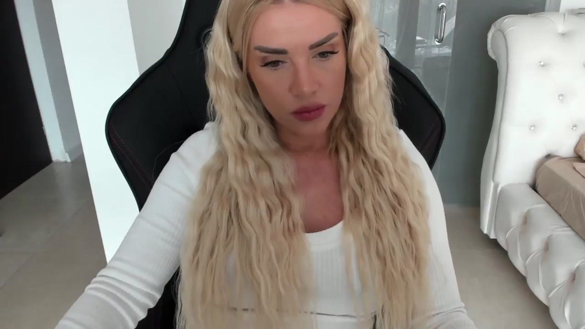 Gallery image thumbnail from Allesia_'s myfreecams stream on, 03/27/2024, 11:23 image 3 of 20