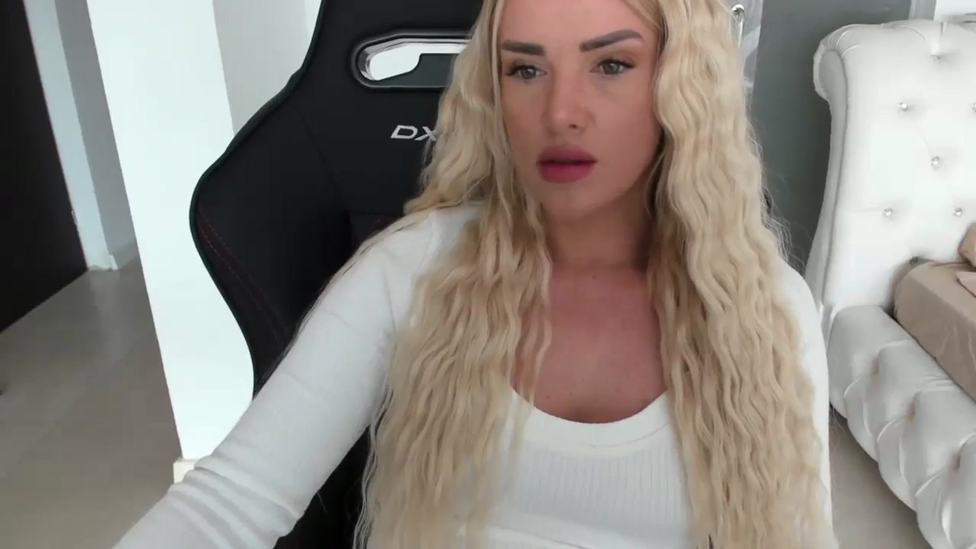 Gallery image thumbnail from Allesia_'s myfreecams stream on, 03/27/2024, 11:23 image 6 of 20