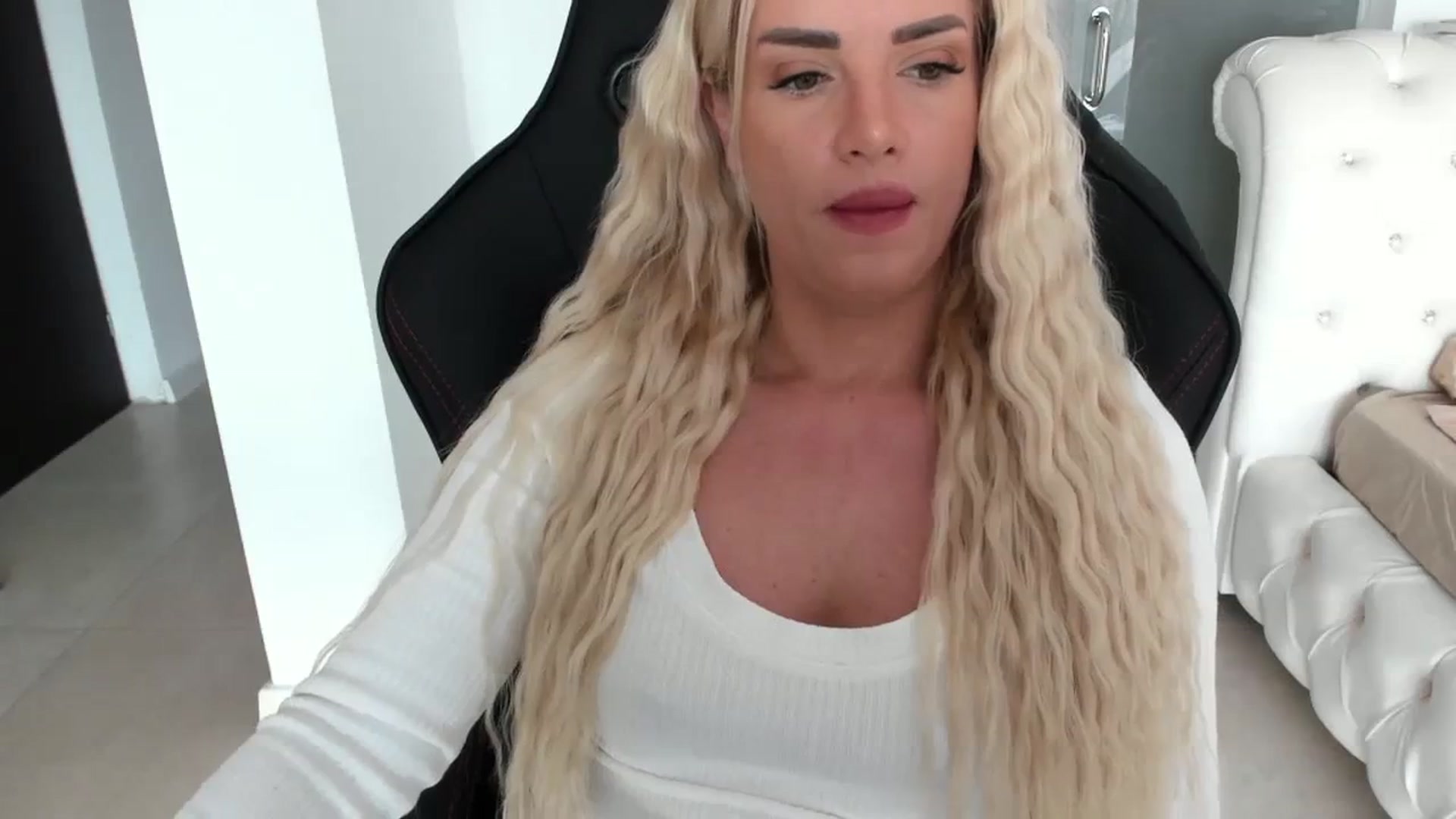 Gallery image thumbnail from Allesia_'s myfreecams stream on, 03/27/2024, 11:23 image 4 of 20