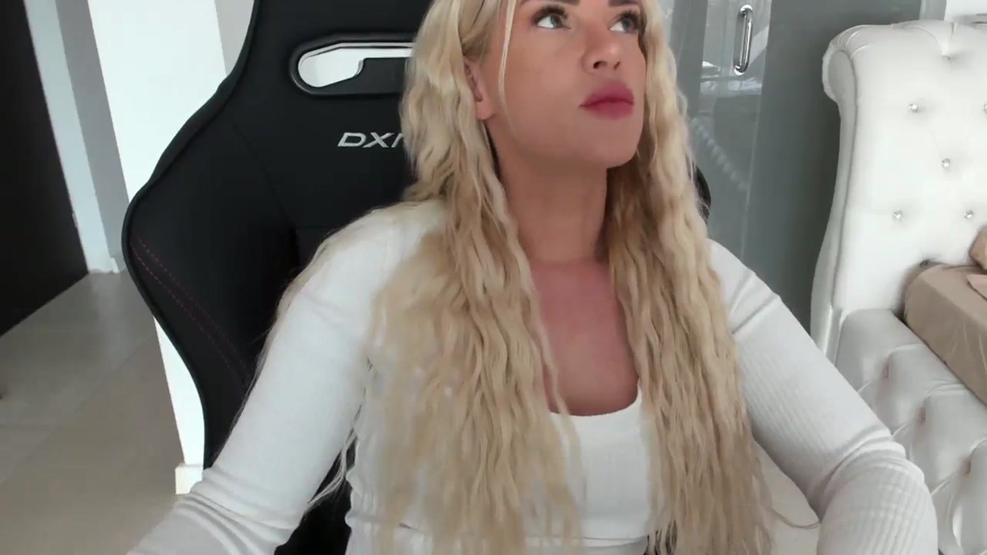 Gallery image thumbnail from Allesia_'s myfreecams stream on, 03/27/2024, 11:23 image 5 of 20