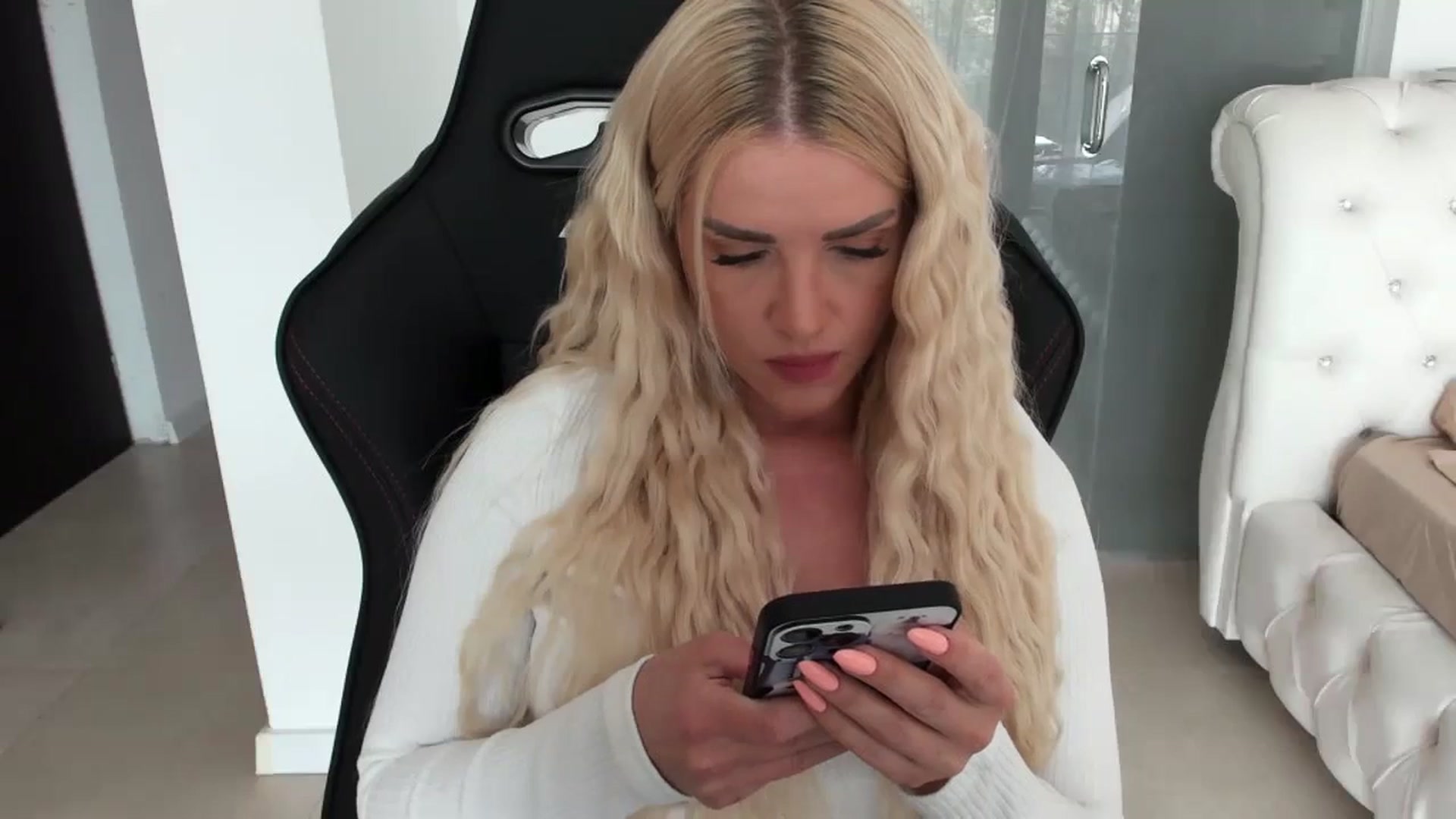 Gallery image thumbnail from Allesia_'s myfreecams stream on, 03/27/2024, 11:23 image 8 of 20