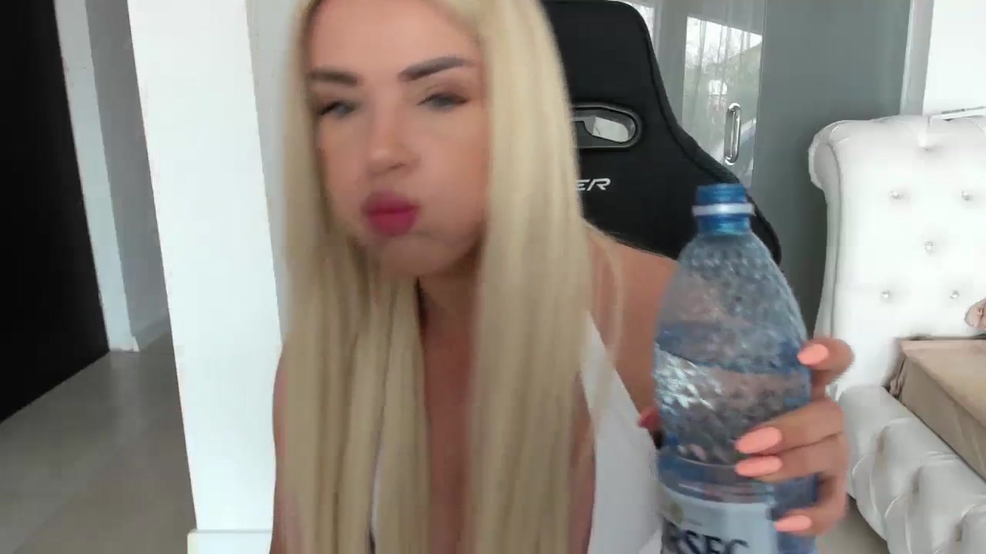 Gallery image thumbnail from Allesia_'s myfreecams stream on, 03/30/2024, 11:51 image 7 of 20