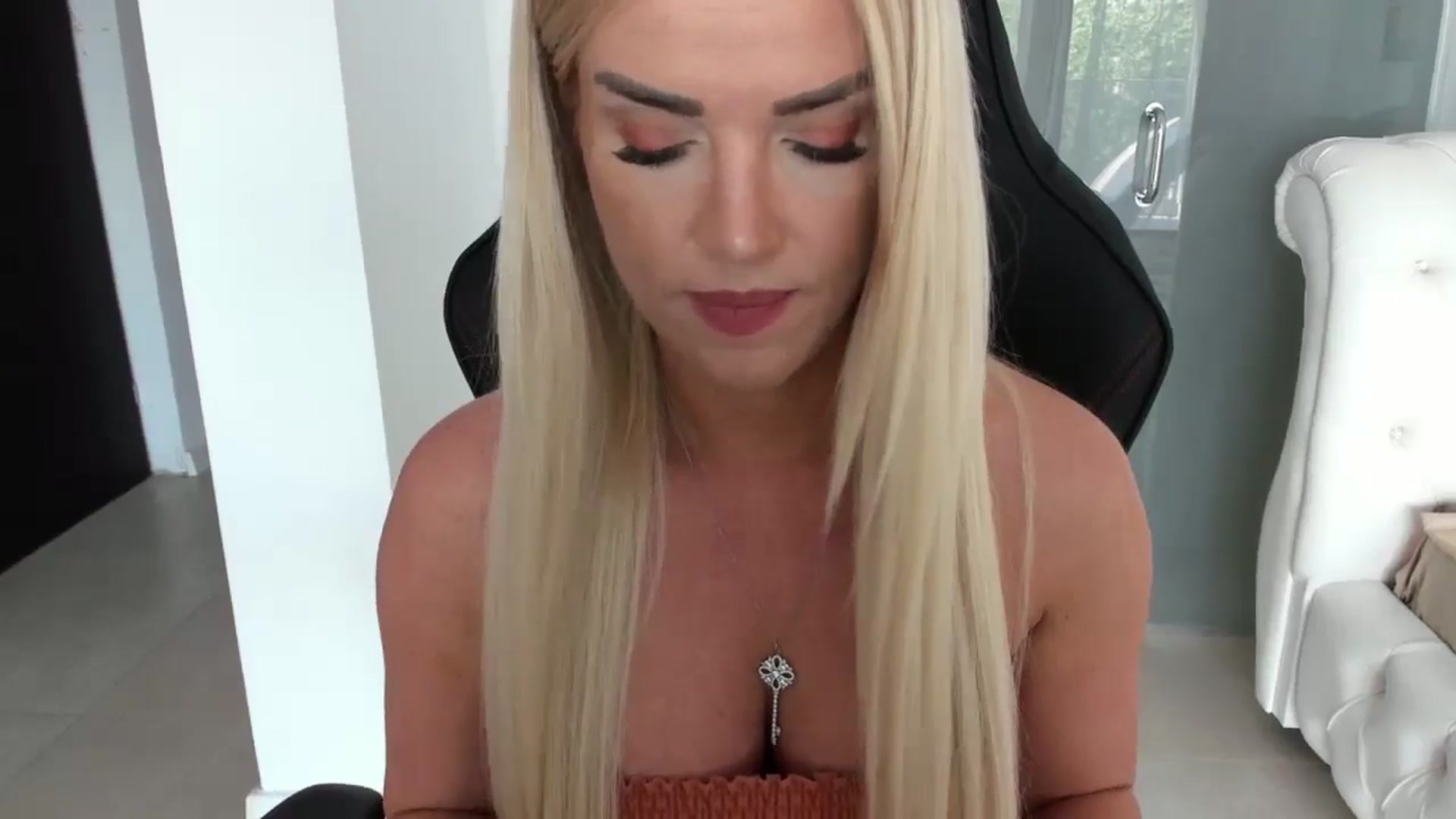 Gallery image thumbnail from Allesia_'s myfreecams stream on, 04/19/2024, 11:12 image 19 of 20