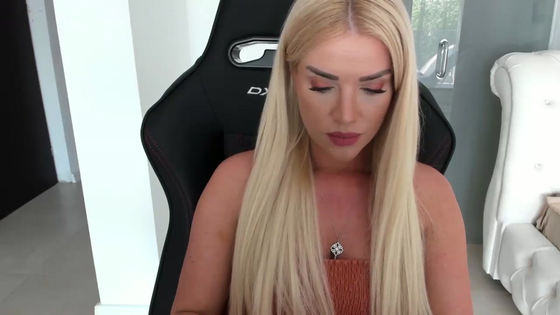 Gallery image thumbnail from Allesia_'s myfreecams stream on, 04/19/2024, 11:12 image 13 of 20