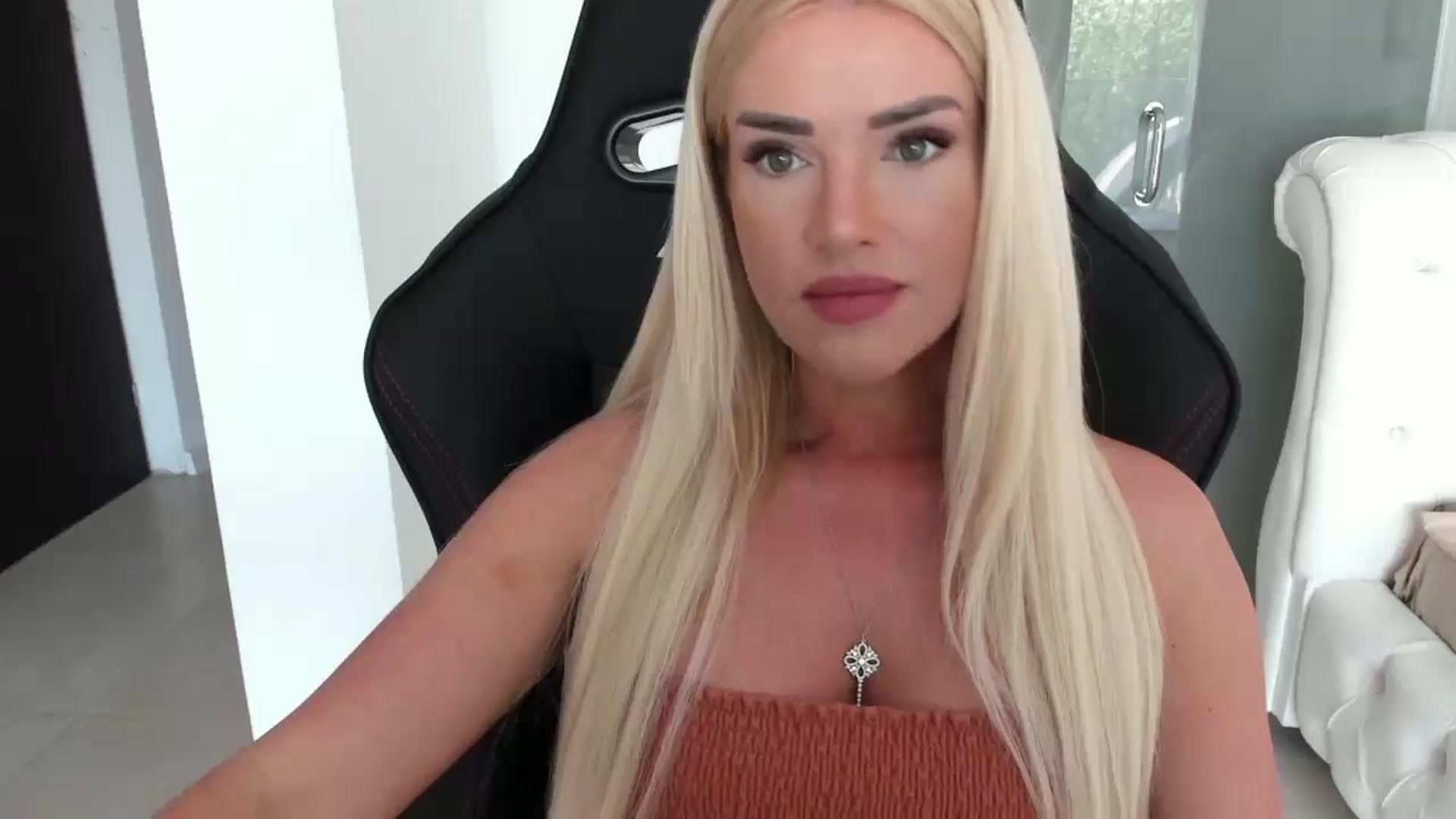 Gallery image thumbnail from Allesia_'s myfreecams stream on, 04/19/2024, 11:12 image 9 of 20