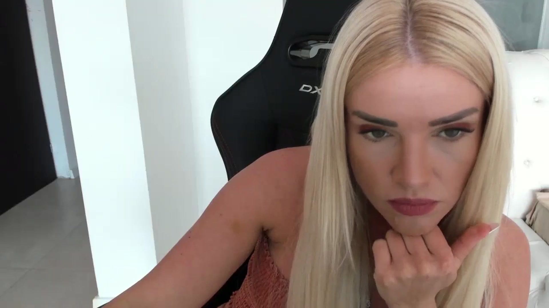 Gallery image thumbnail from Allesia_'s myfreecams stream on, 04/19/2024, 11:12 image 12 of 20