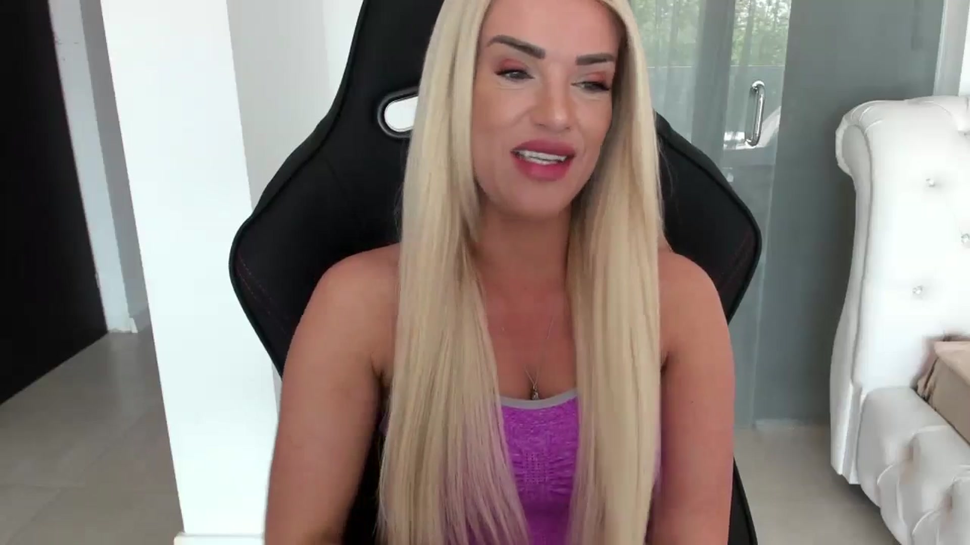 Gallery image thumbnail from Allesia_'s myfreecams stream on, 04/21/2024, 10:36 image 2 of 20