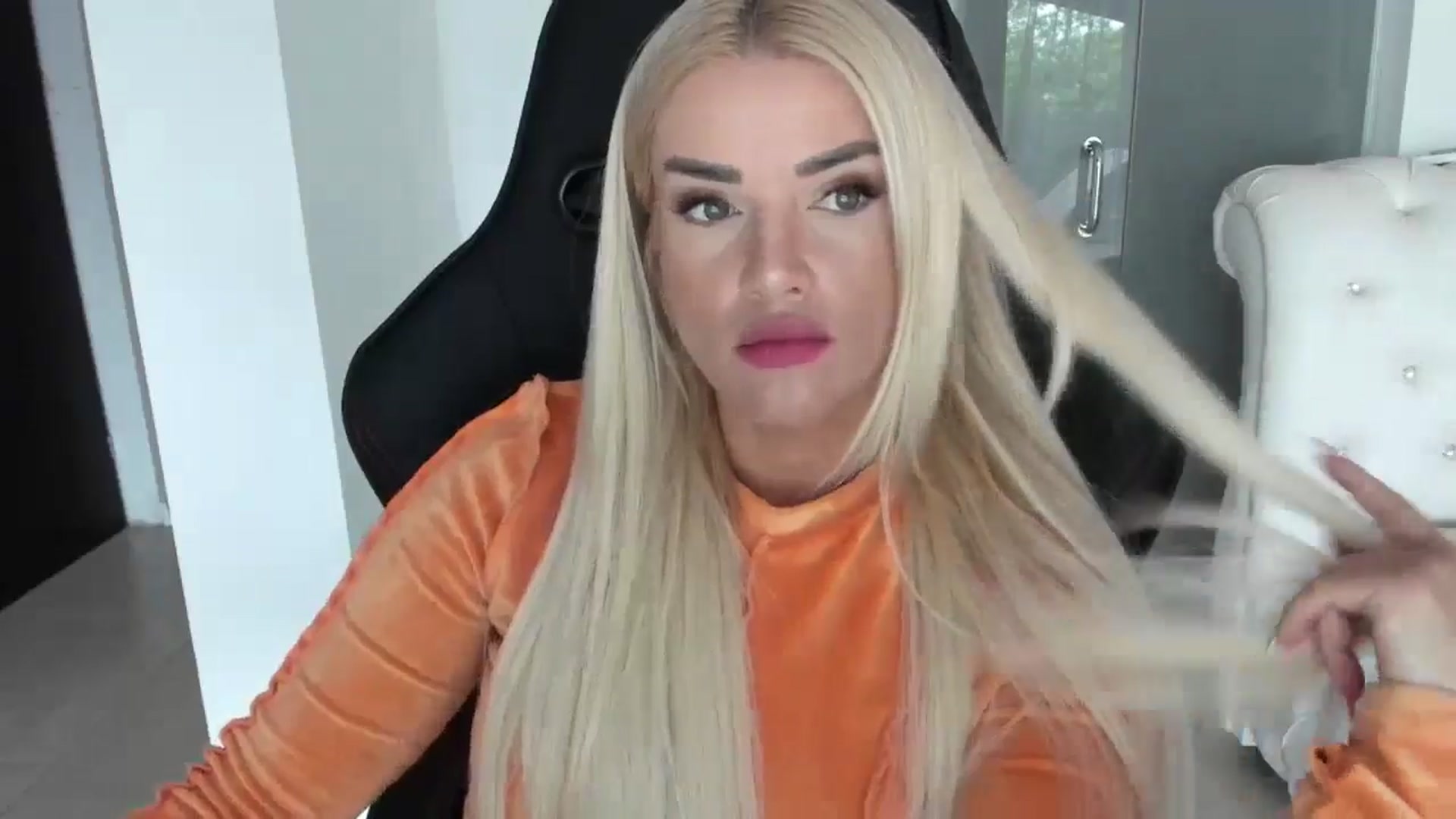 Gallery image thumbnail from Allesia_'s myfreecams stream on, 04/22/2024, 10:31 image 2 of 20