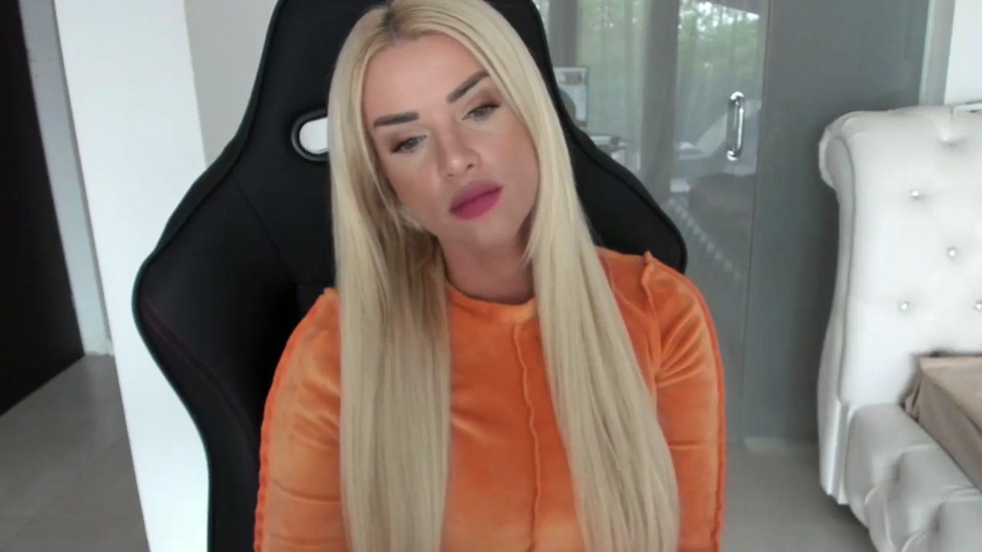 Gallery image thumbnail from Allesia_'s myfreecams stream on, 04/22/2024, 10:31 image 15 of 20