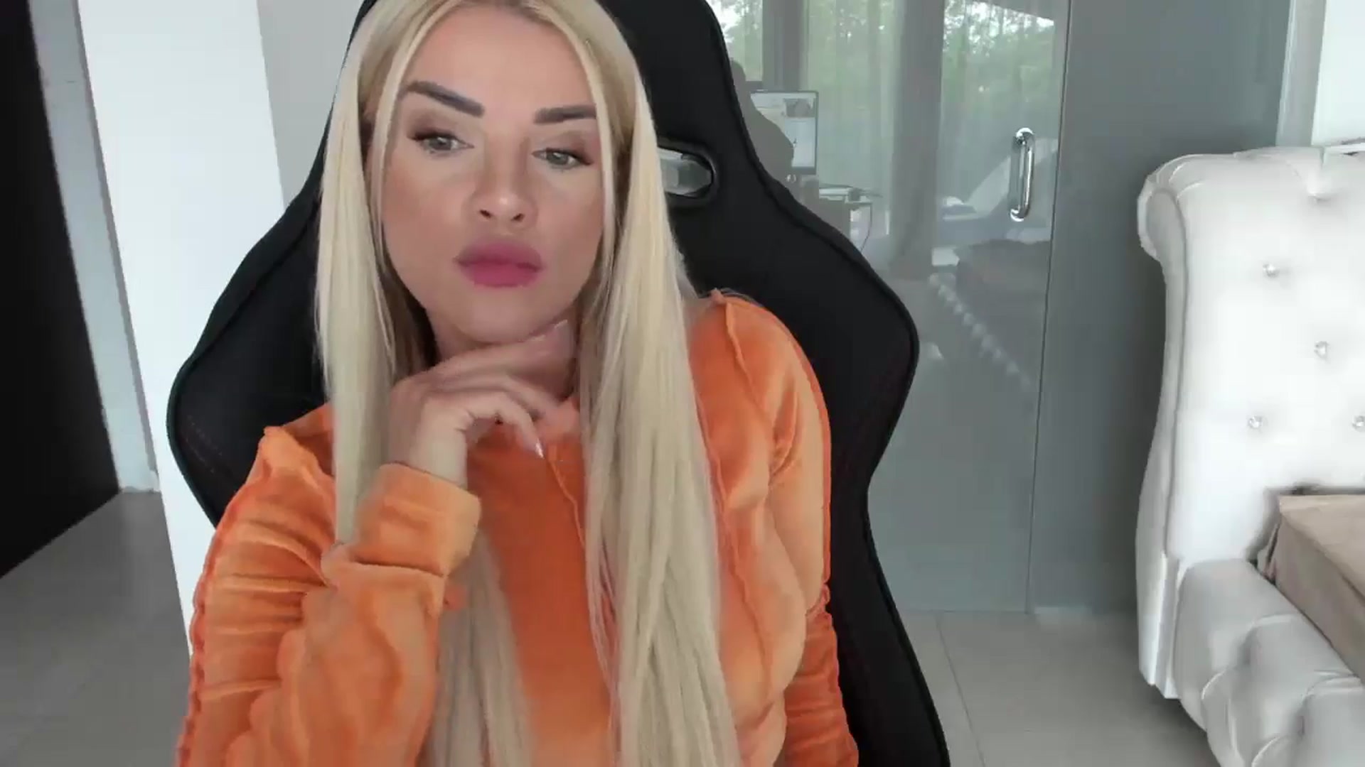 Gallery image thumbnail from Allesia_'s myfreecams stream on, 04/22/2024, 10:31 image 17 of 20