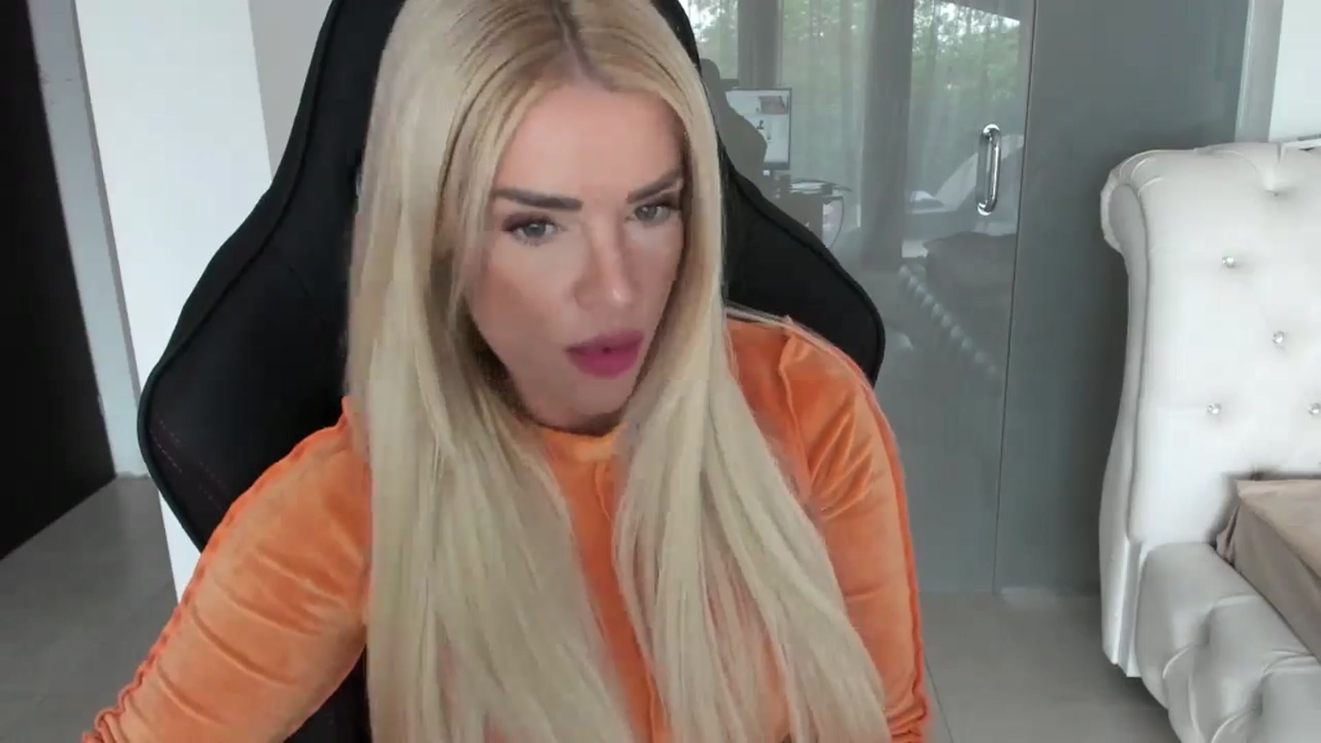 Gallery image thumbnail from Allesia_'s myfreecams stream on, 04/22/2024, 10:31 image 14 of 20
