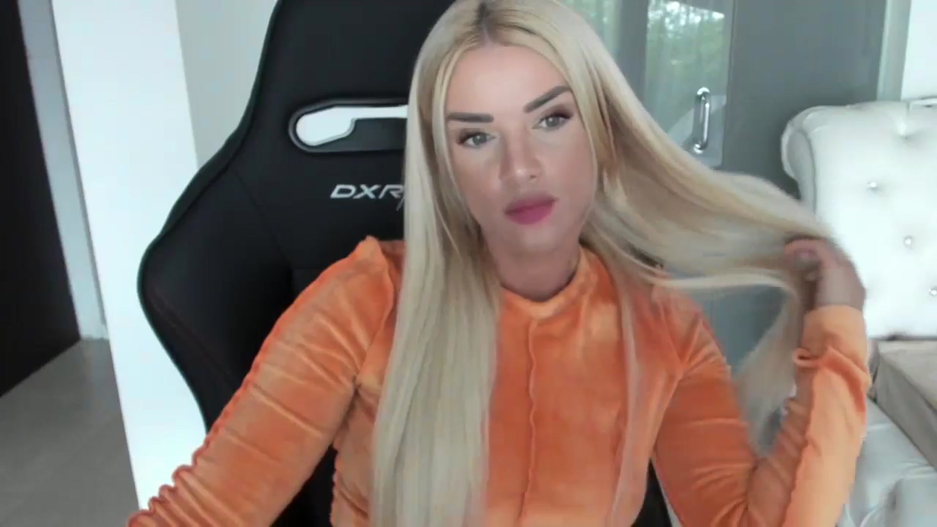 Gallery image thumbnail from Allesia_'s myfreecams stream on, 04/22/2024, 10:31 image 16 of 20