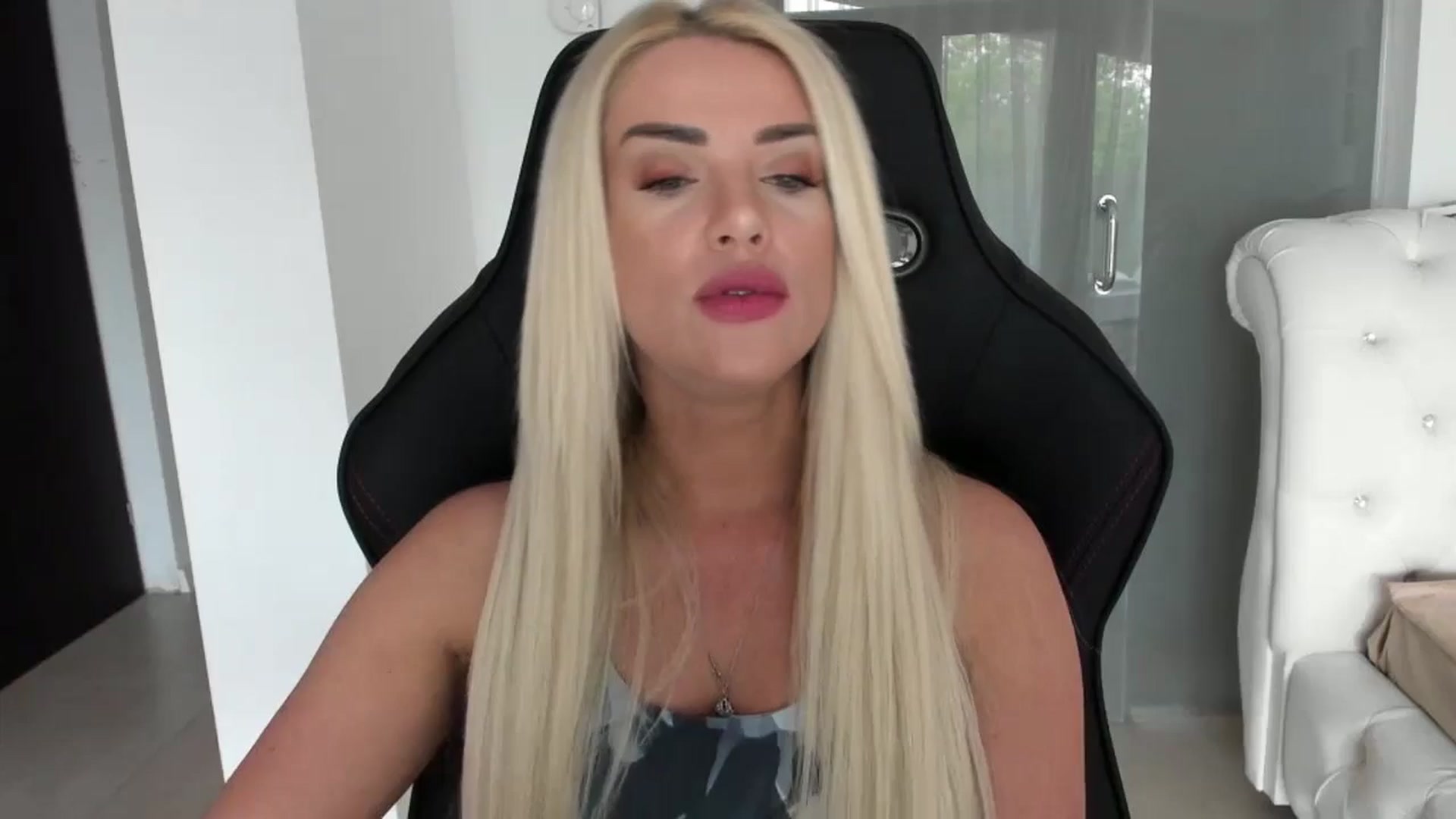 Gallery image thumbnail from Allesia_'s myfreecams stream on, 04/23/2024, 08:26 image 1 of 20
