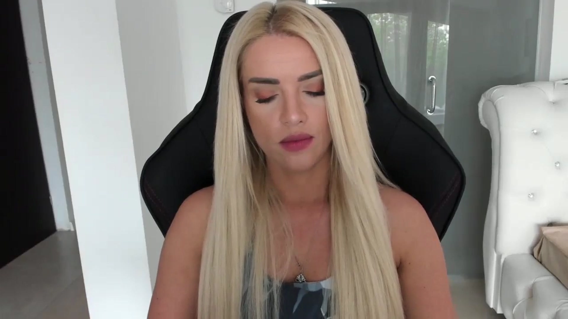 Gallery image thumbnail from Allesia_'s myfreecams stream on, 04/23/2024, 08:26 image 2 of 20