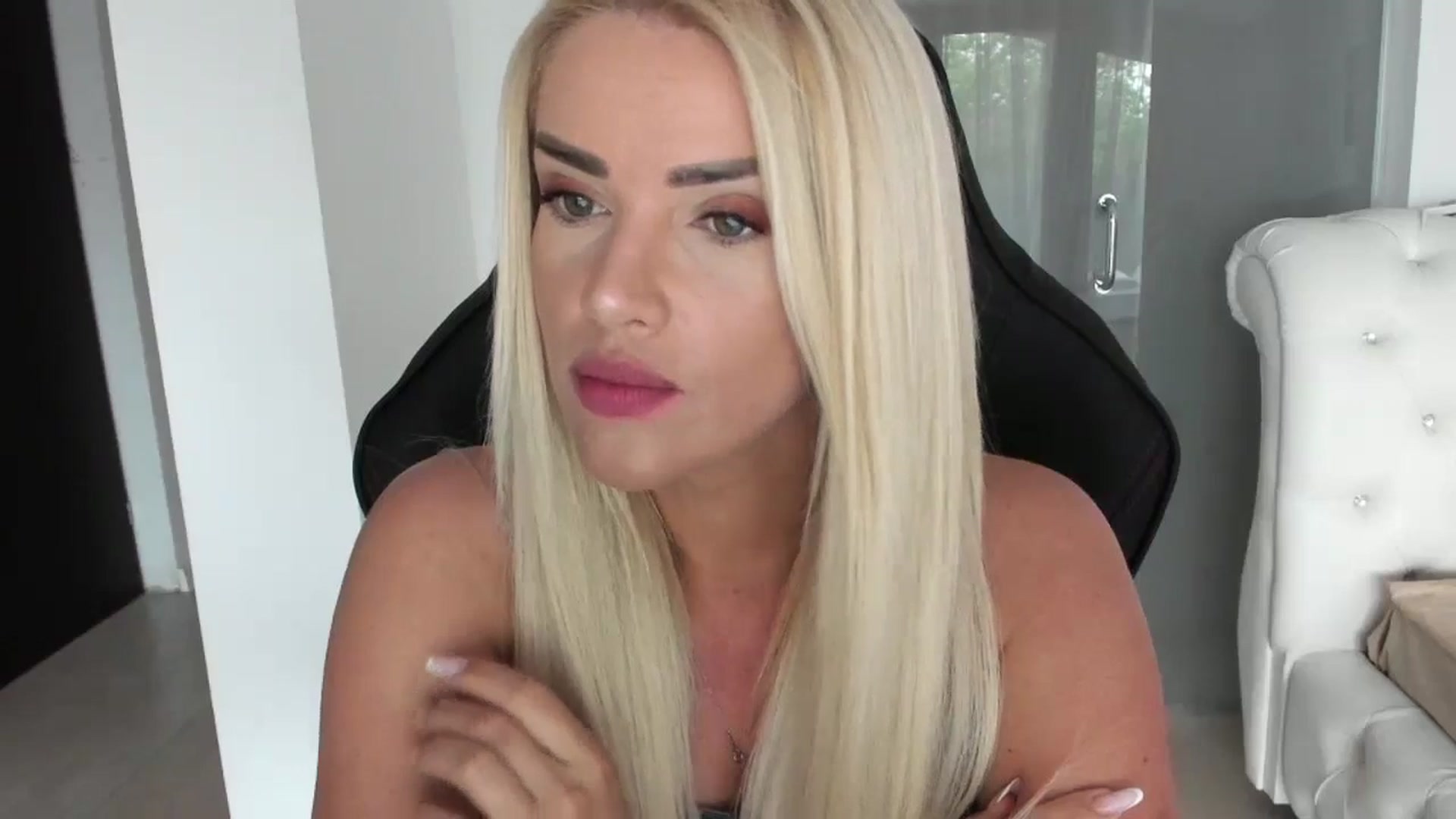 Gallery image thumbnail from Allesia_'s myfreecams stream on, 04/23/2024, 08:26 image 12 of 20