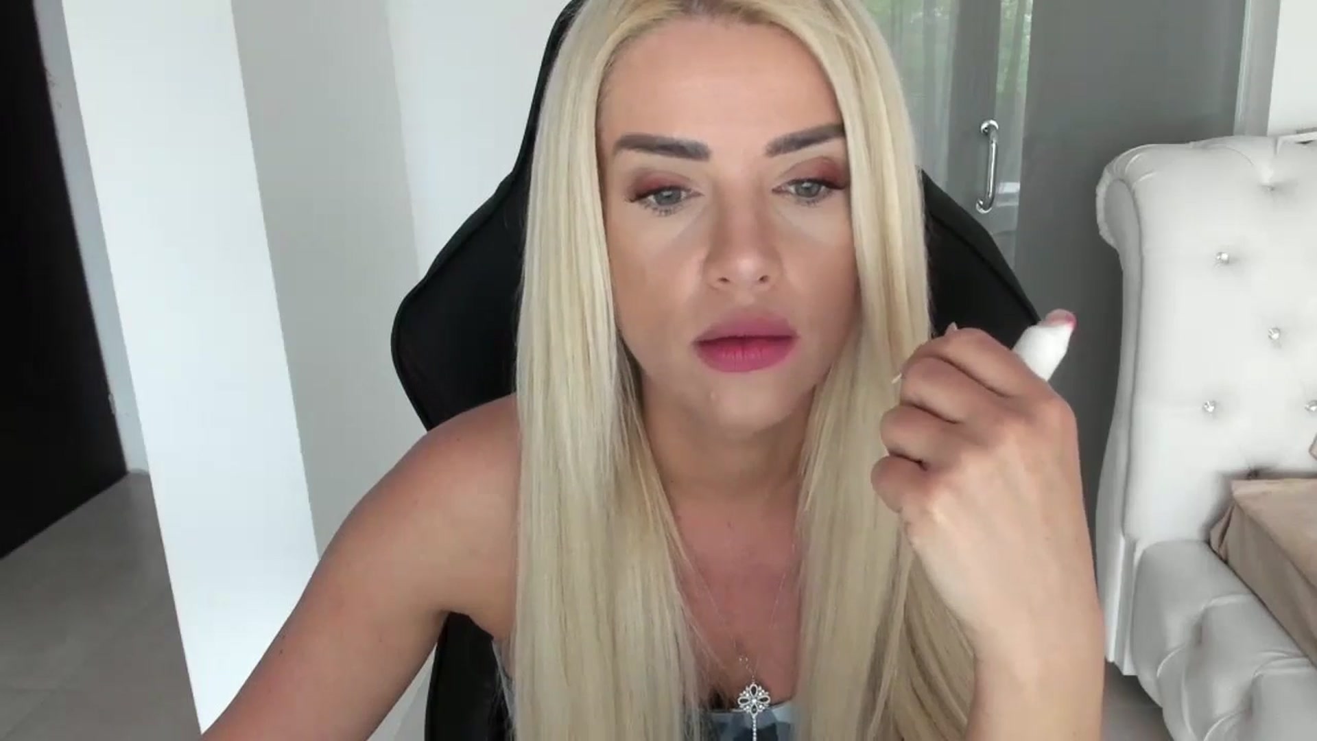 Gallery image thumbnail from Allesia_'s myfreecams stream on, 04/23/2024, 08:26 image 16 of 20
