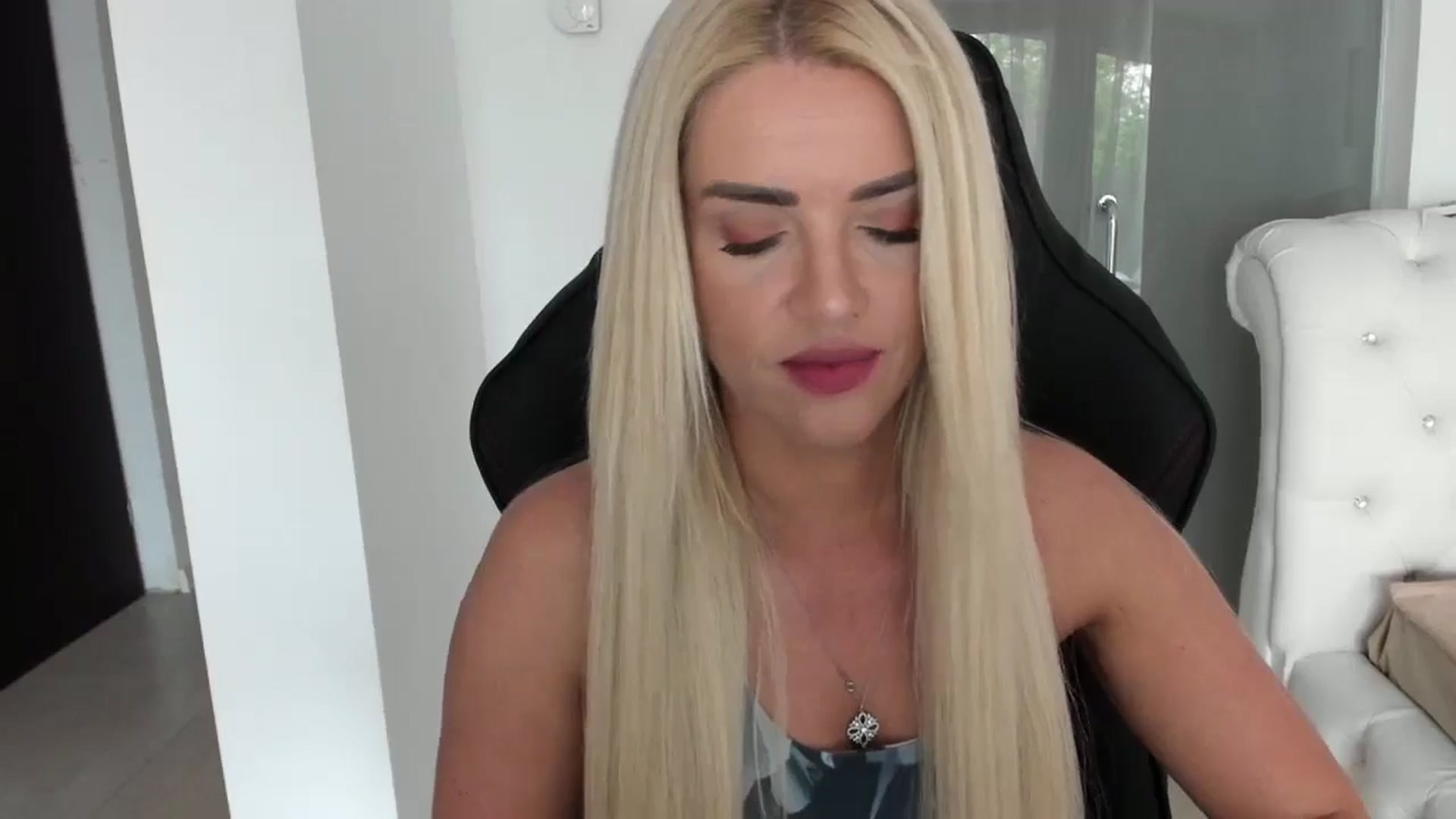 Gallery image thumbnail from Allesia_'s myfreecams stream on, 04/23/2024, 08:26 image 4 of 20