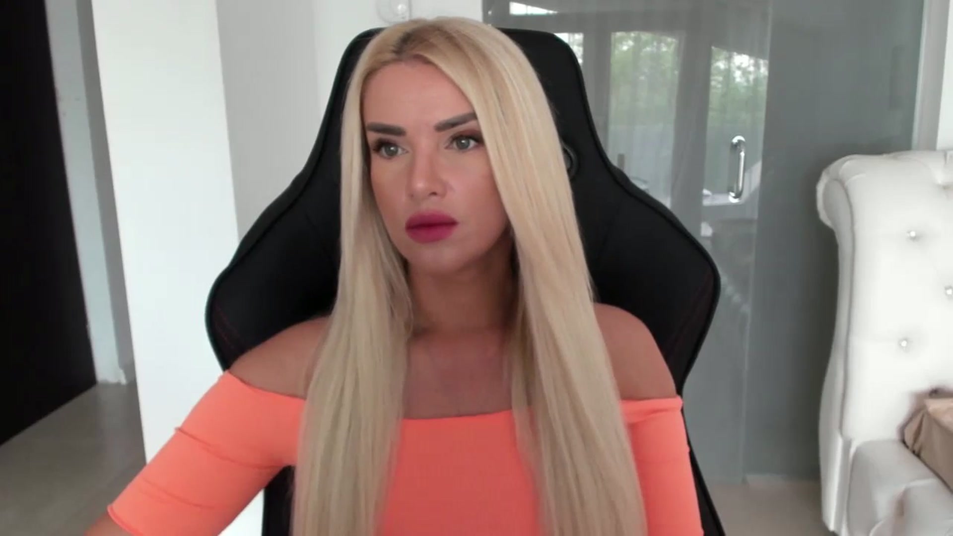 Gallery image thumbnail from Allesia_'s myfreecams stream on, 04/25/2024, 08:36 image 12 of 20