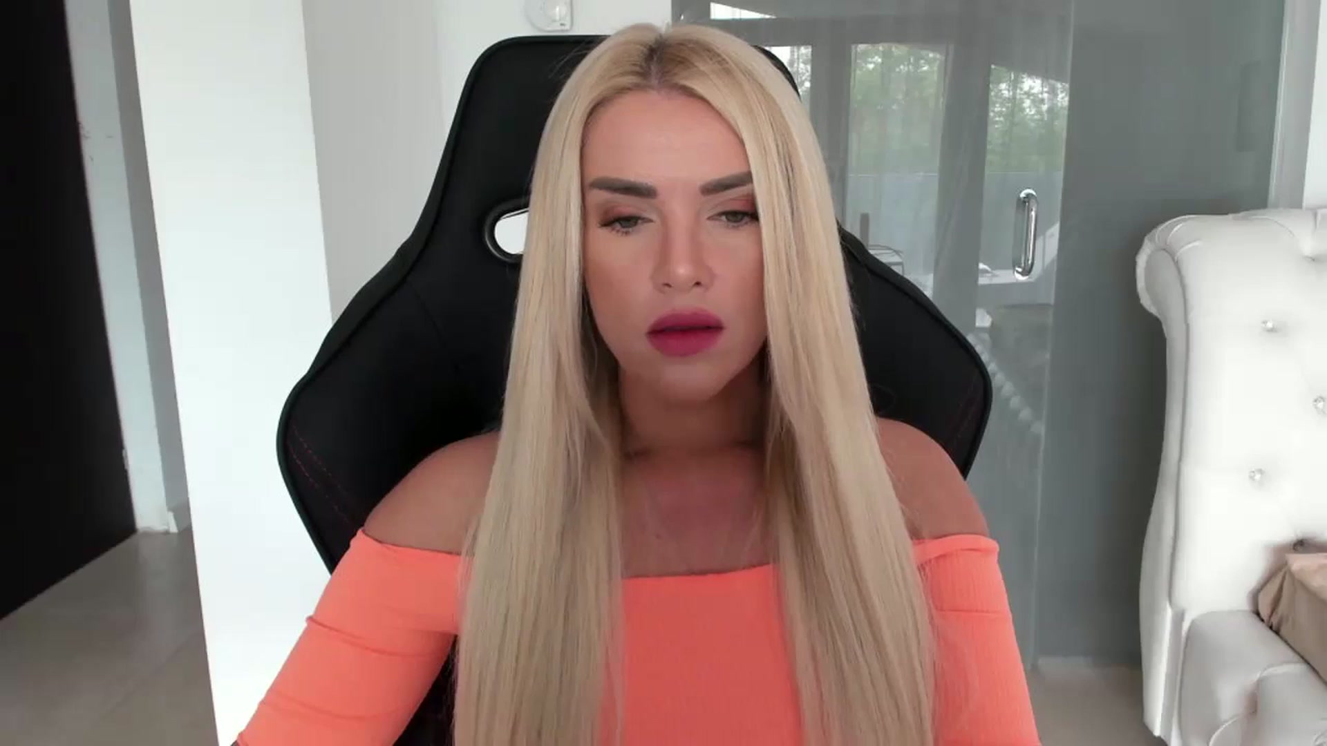 Gallery image thumbnail from Allesia_'s myfreecams stream on, 04/25/2024, 08:36 image 1 of 20