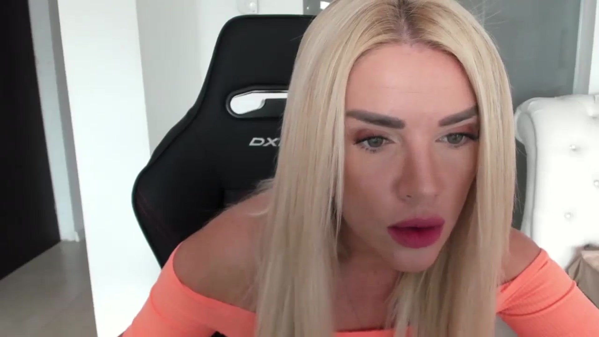 Gallery image thumbnail from Allesia_'s myfreecams stream on, 04/25/2024, 08:36 image 15 of 20
