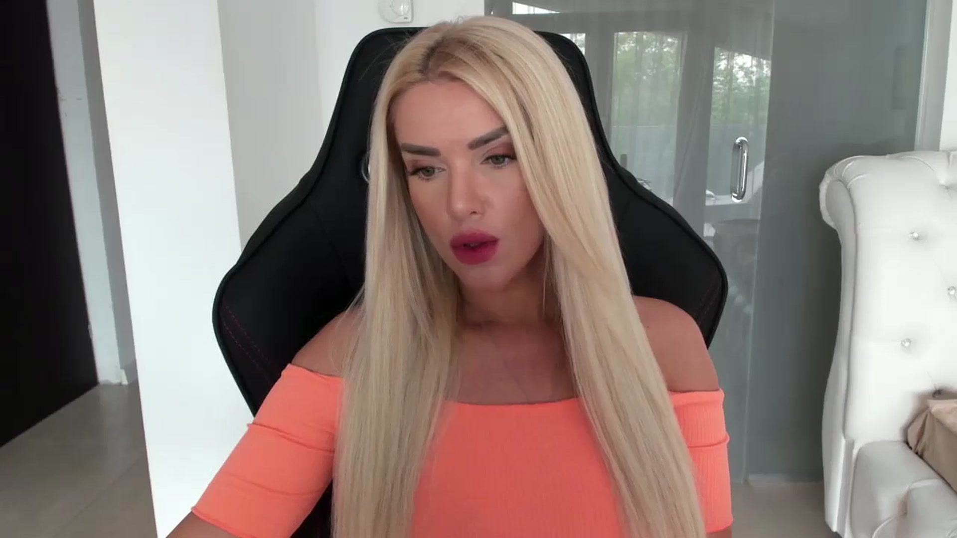 Gallery image thumbnail from Allesia_'s myfreecams stream on, 04/25/2024, 08:36 image 19 of 20