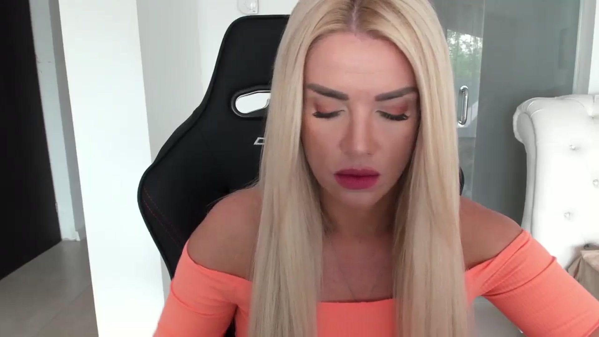 Gallery image thumbnail from Allesia_'s myfreecams stream on, 04/25/2024, 08:36 image 18 of 20