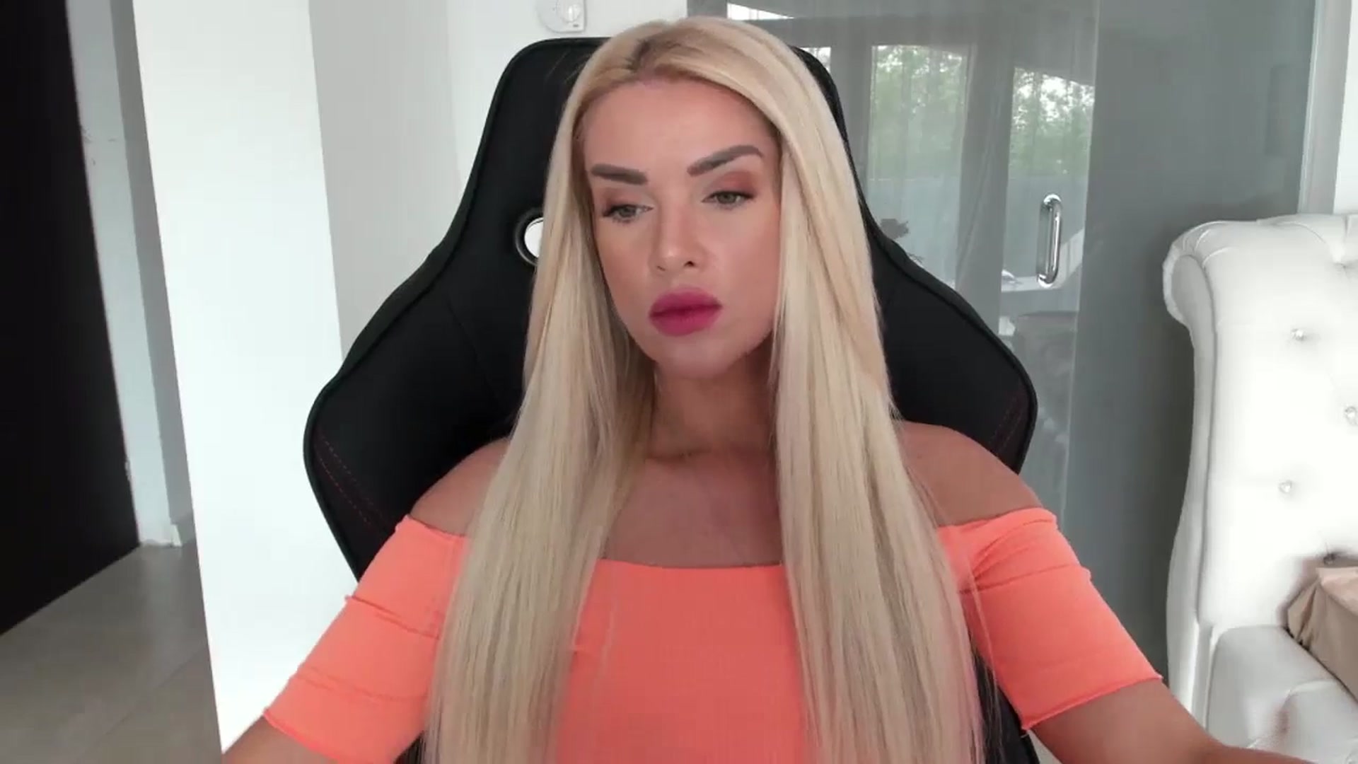 Gallery image thumbnail from Allesia_'s myfreecams stream on, 04/25/2024, 08:36 image 17 of 20