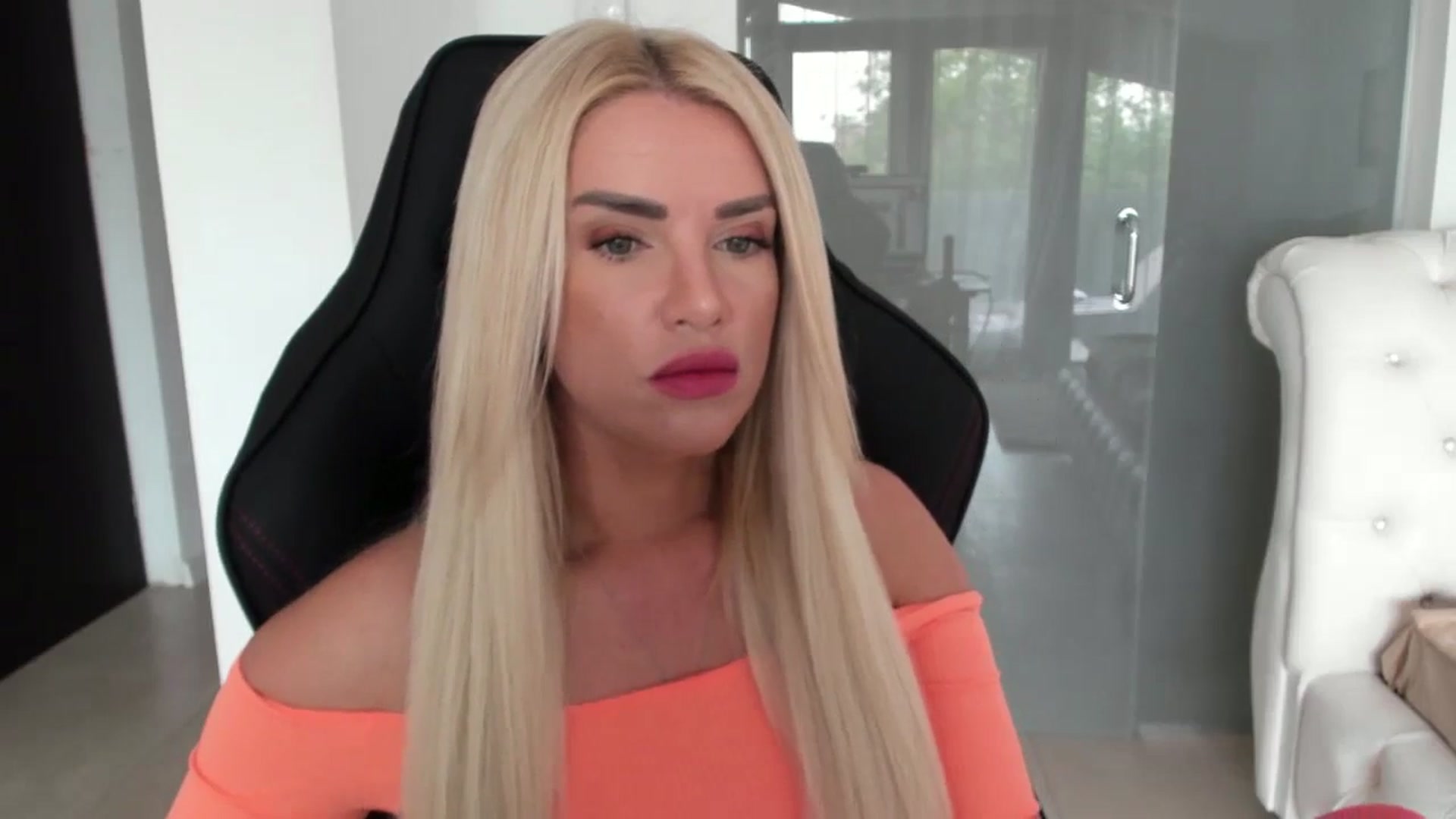 Gallery image thumbnail from Allesia_'s myfreecams stream on, 04/25/2024, 08:36 image 9 of 20