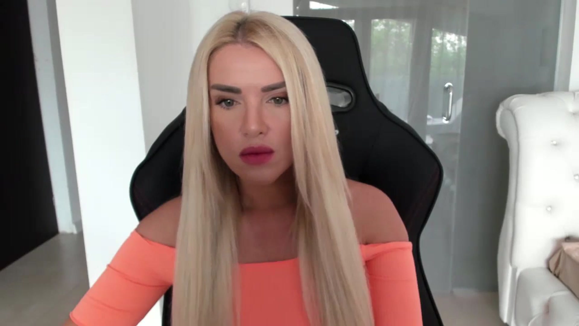 Gallery image thumbnail from Allesia_'s myfreecams stream on, 04/25/2024, 08:36 image 6 of 20