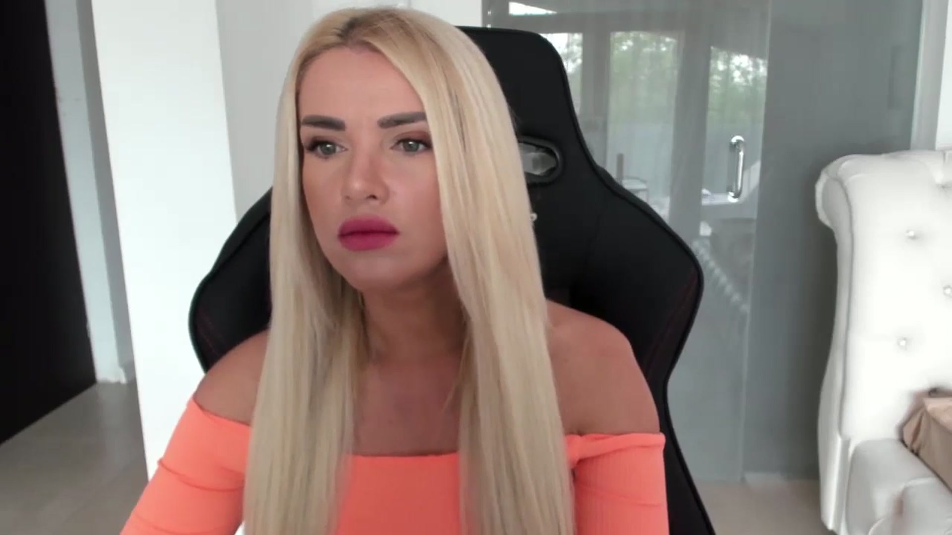Gallery image thumbnail from Allesia_'s myfreecams stream on, 04/25/2024, 08:36 image 4 of 20
