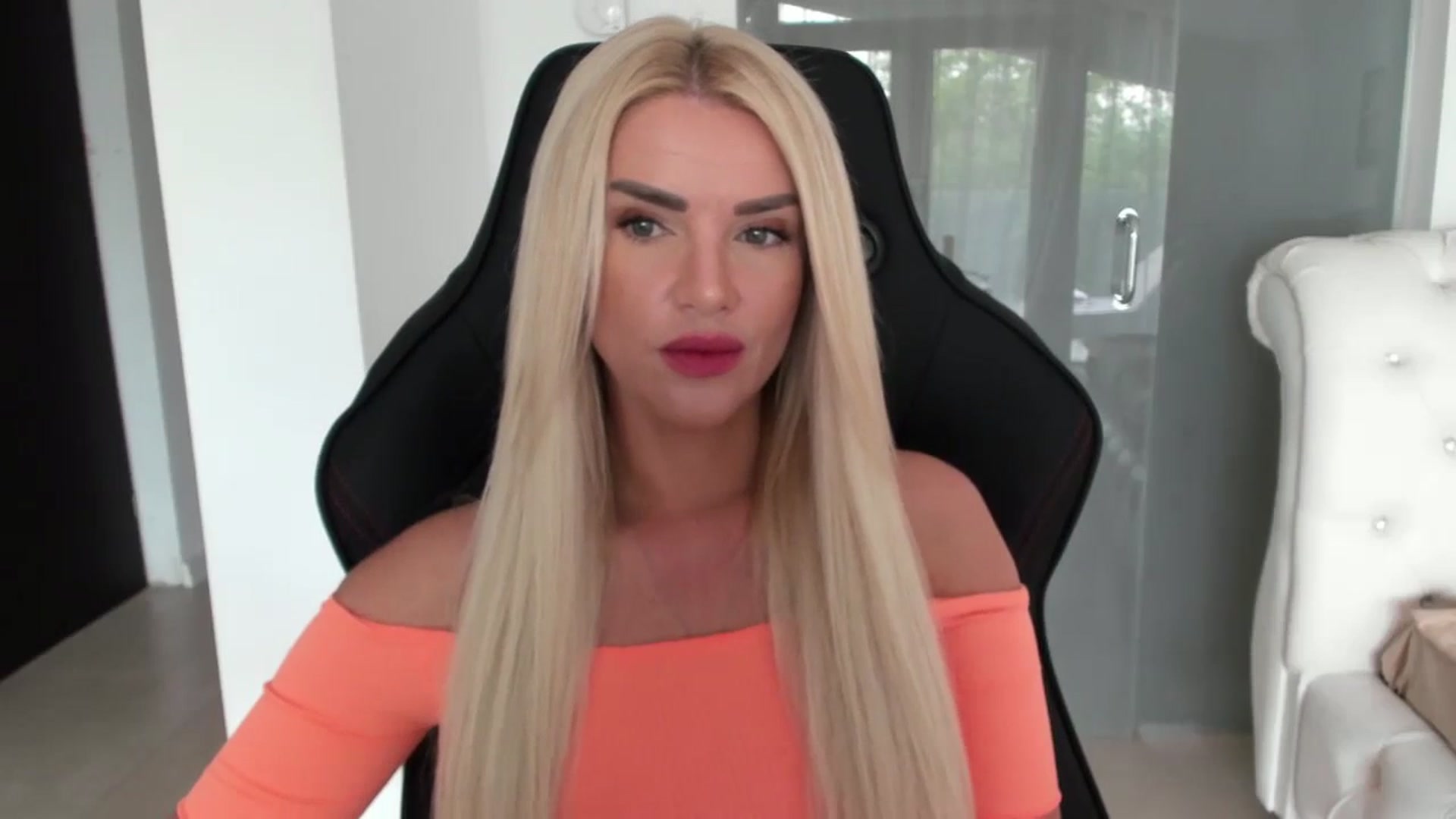 Gallery image thumbnail from Allesia_'s myfreecams stream on, 04/25/2024, 08:36 image 11 of 20