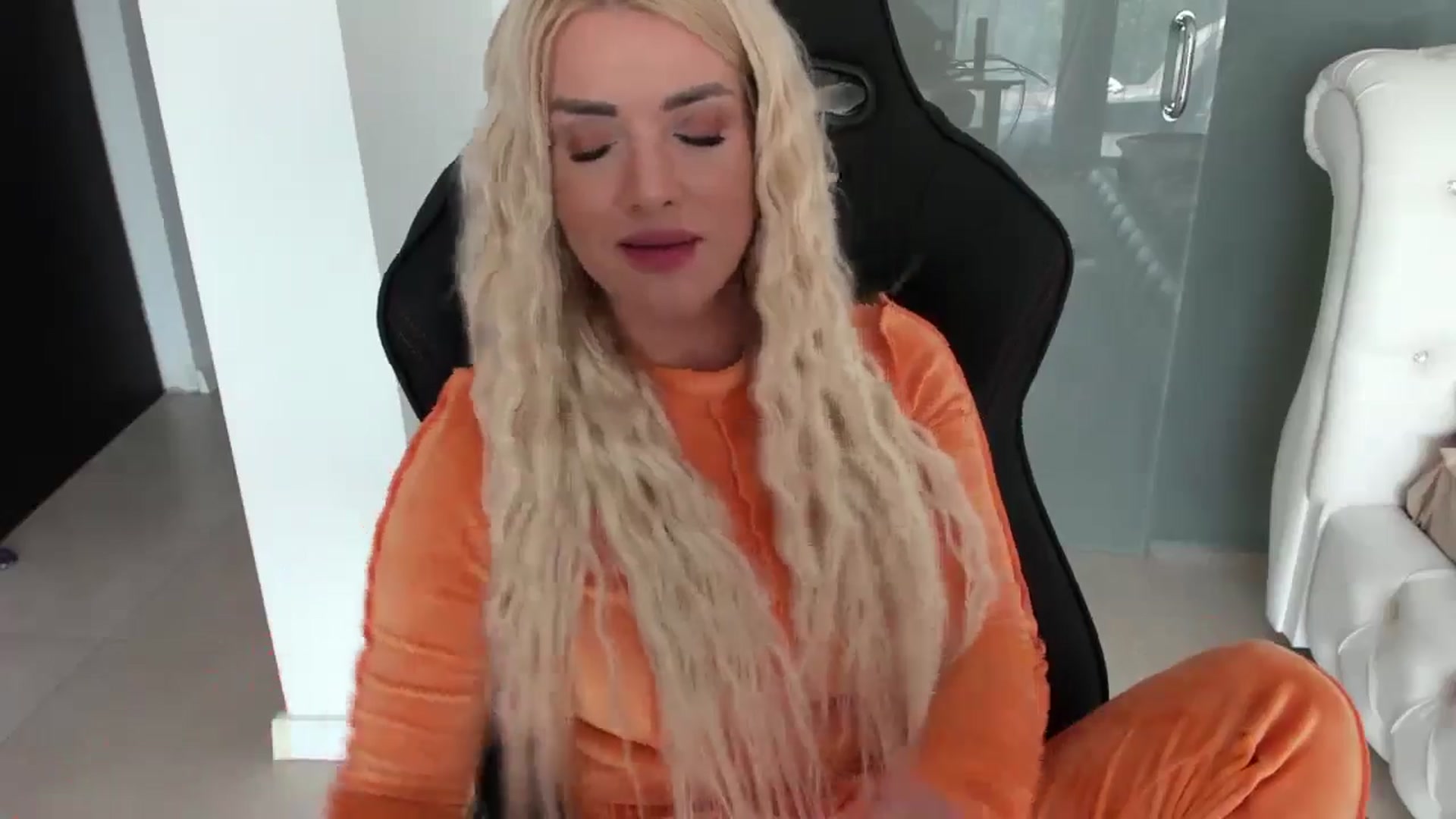 Gallery image thumbnail from Allesia_'s myfreecams stream on, 04/26/2024, 10:39 image 10 of 20