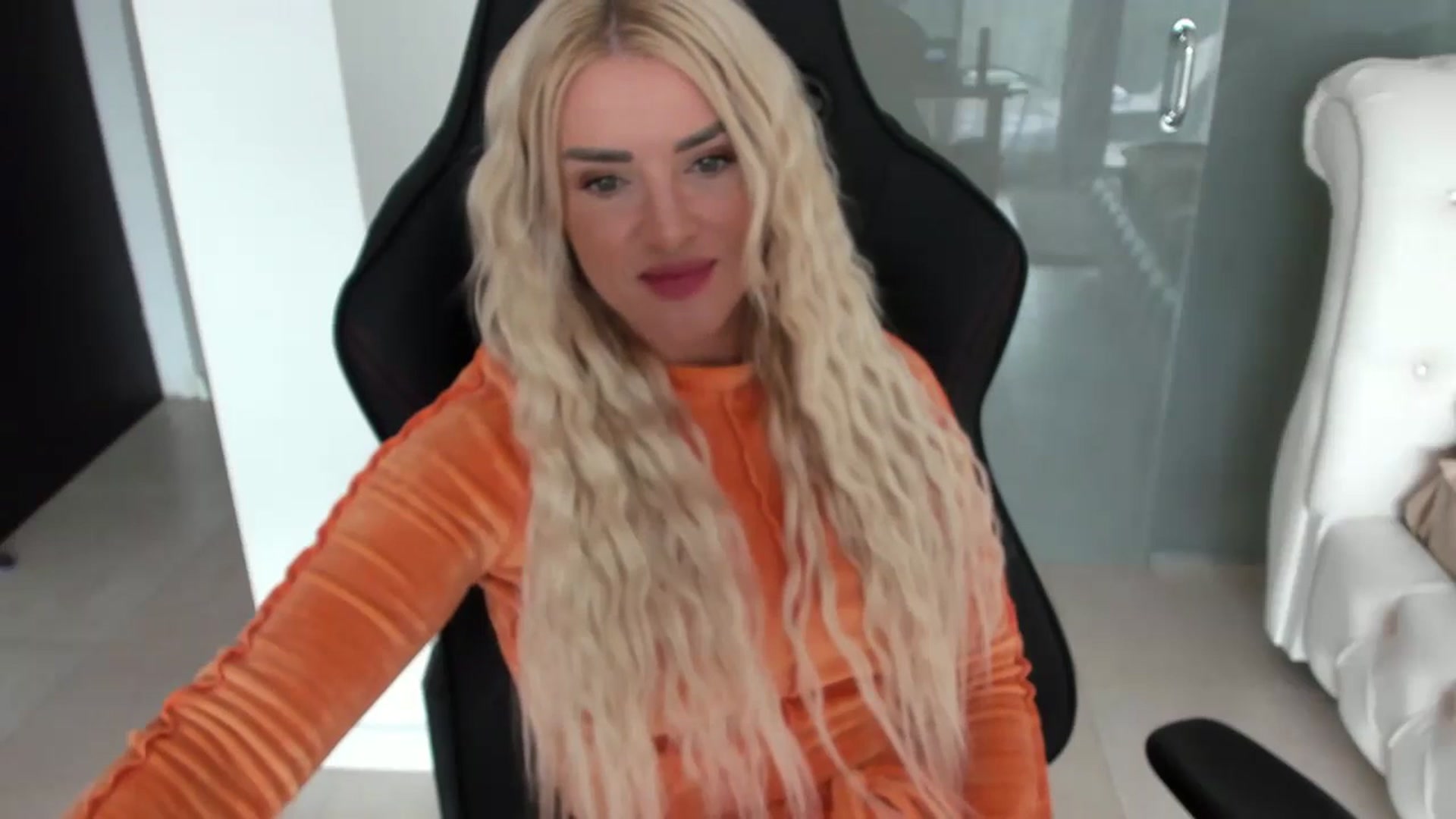 Gallery image thumbnail from Allesia_'s myfreecams stream on, 04/26/2024, 10:39 image 2 of 20
