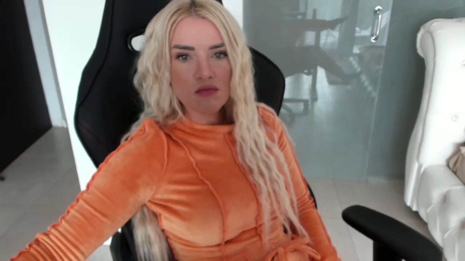 Gallery image thumbnail from Allesia_'s myfreecams stream on, 04/26/2024, 10:39 image 5 of 20