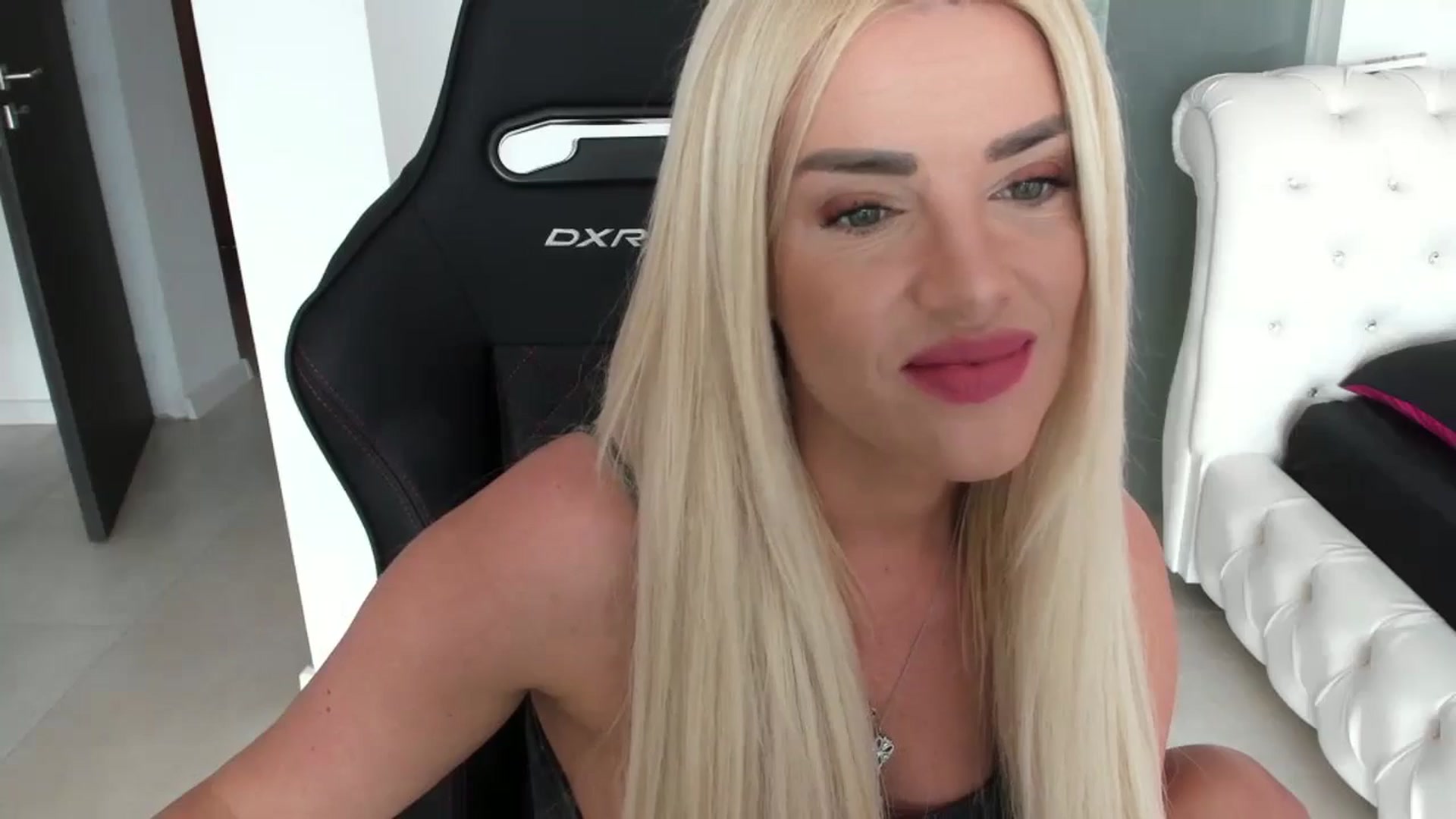 Gallery image thumbnail from Allesia_'s myfreecams stream on, 04/29/2024, 10:09 image 11 of 20