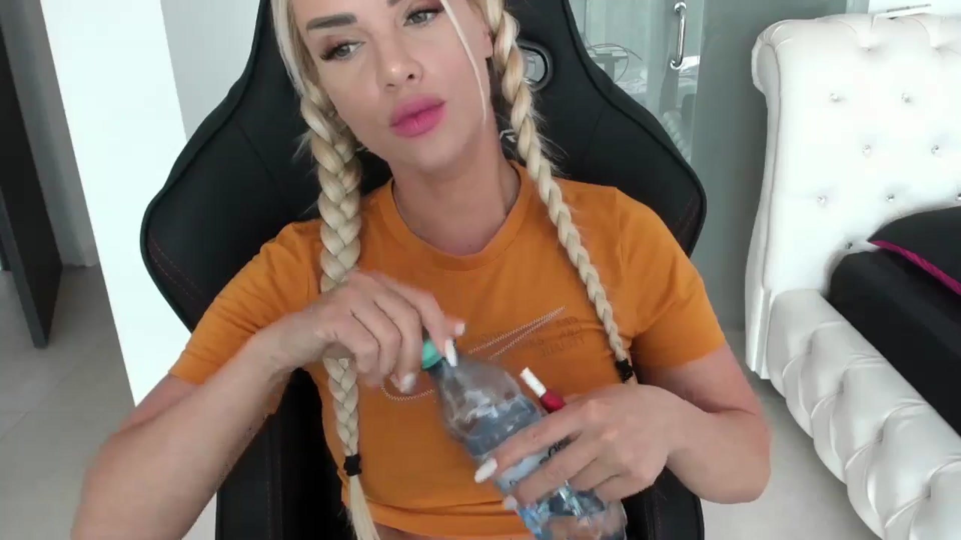 Gallery image thumbnail from Allesia_'s myfreecams stream on, 05/01/2024, 10:53 image 20 of 20