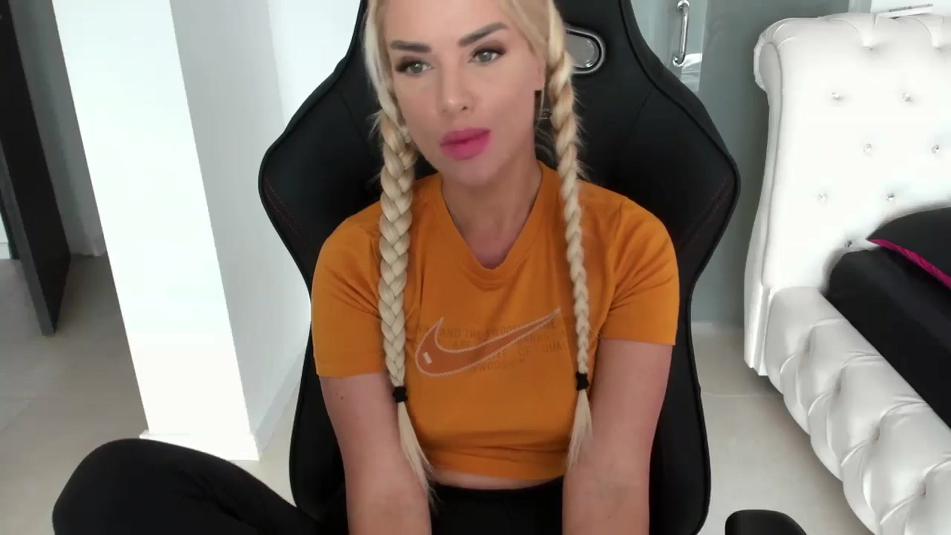 Gallery image thumbnail from Allesia_'s myfreecams stream on, 05/01/2024, 10:53 image 3 of 20