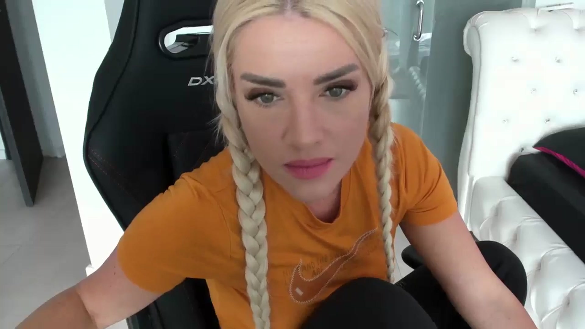 Gallery image thumbnail from Allesia_'s myfreecams stream on, 05/01/2024, 10:53 image 4 of 20