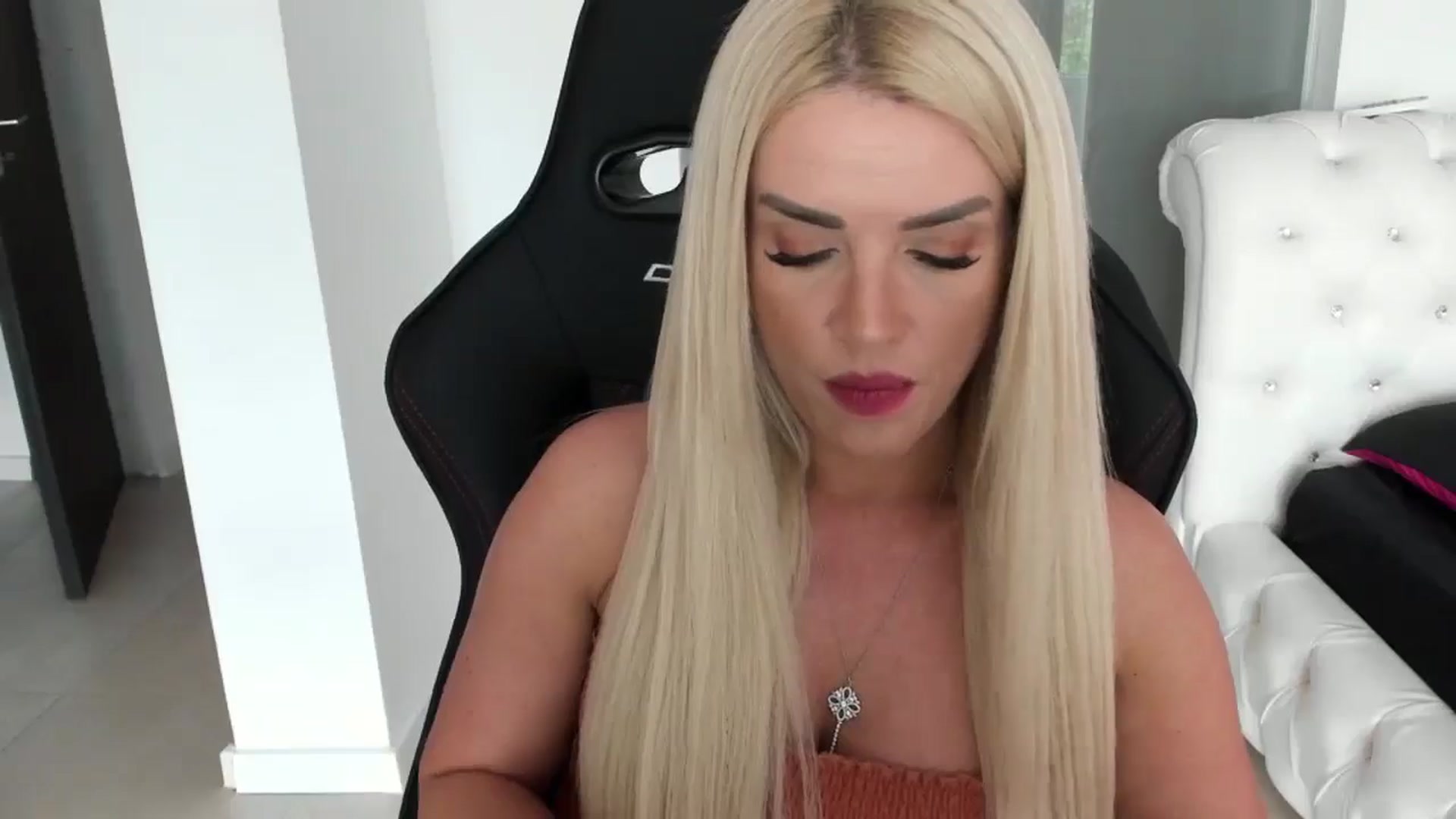 Gallery image thumbnail from Allesia_'s myfreecams stream on, 05/02/2024, 10:57 image 13 of 20