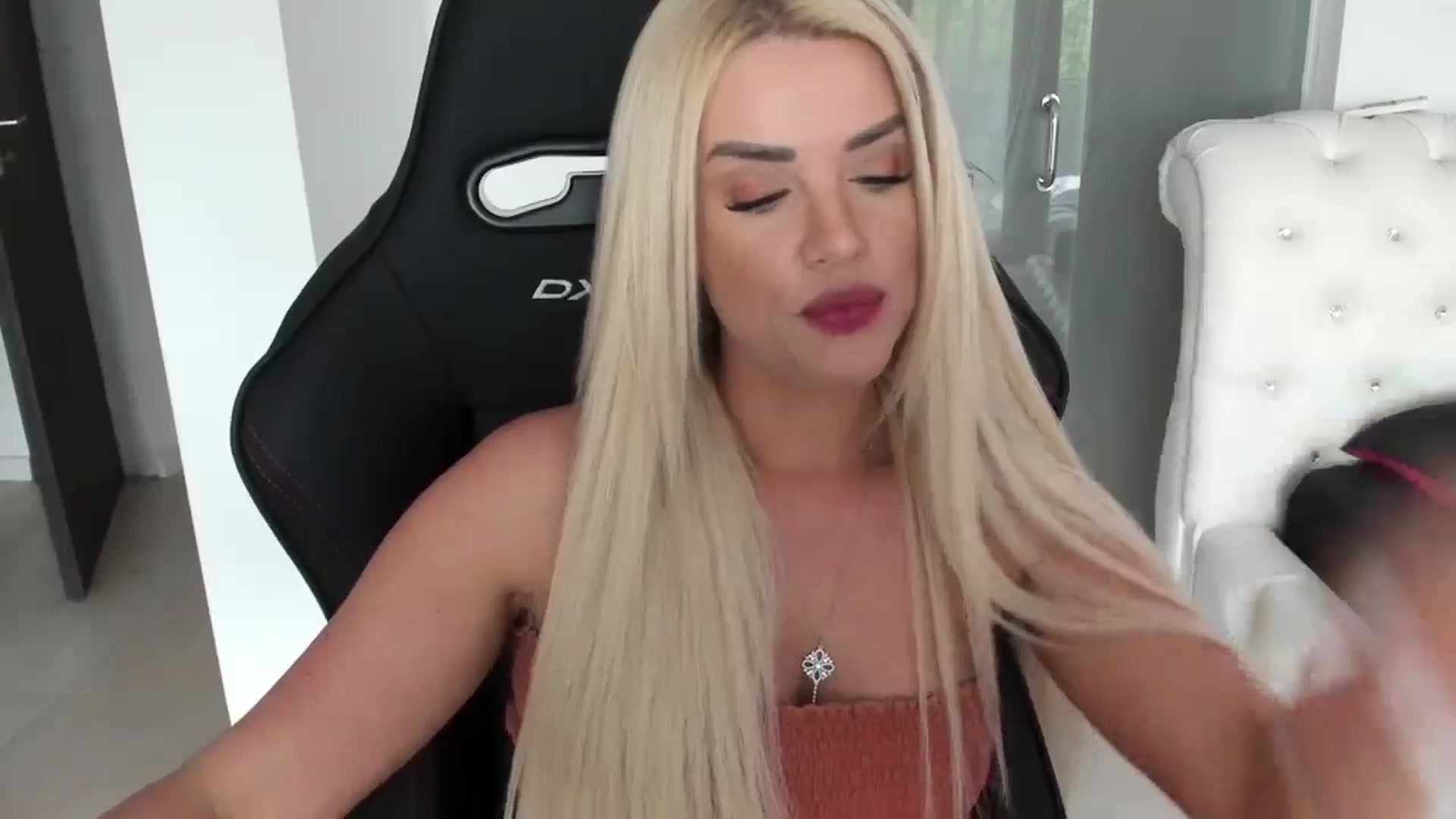 Gallery image thumbnail from Allesia_'s myfreecams stream on, 05/02/2024, 10:57 image 6 of 20