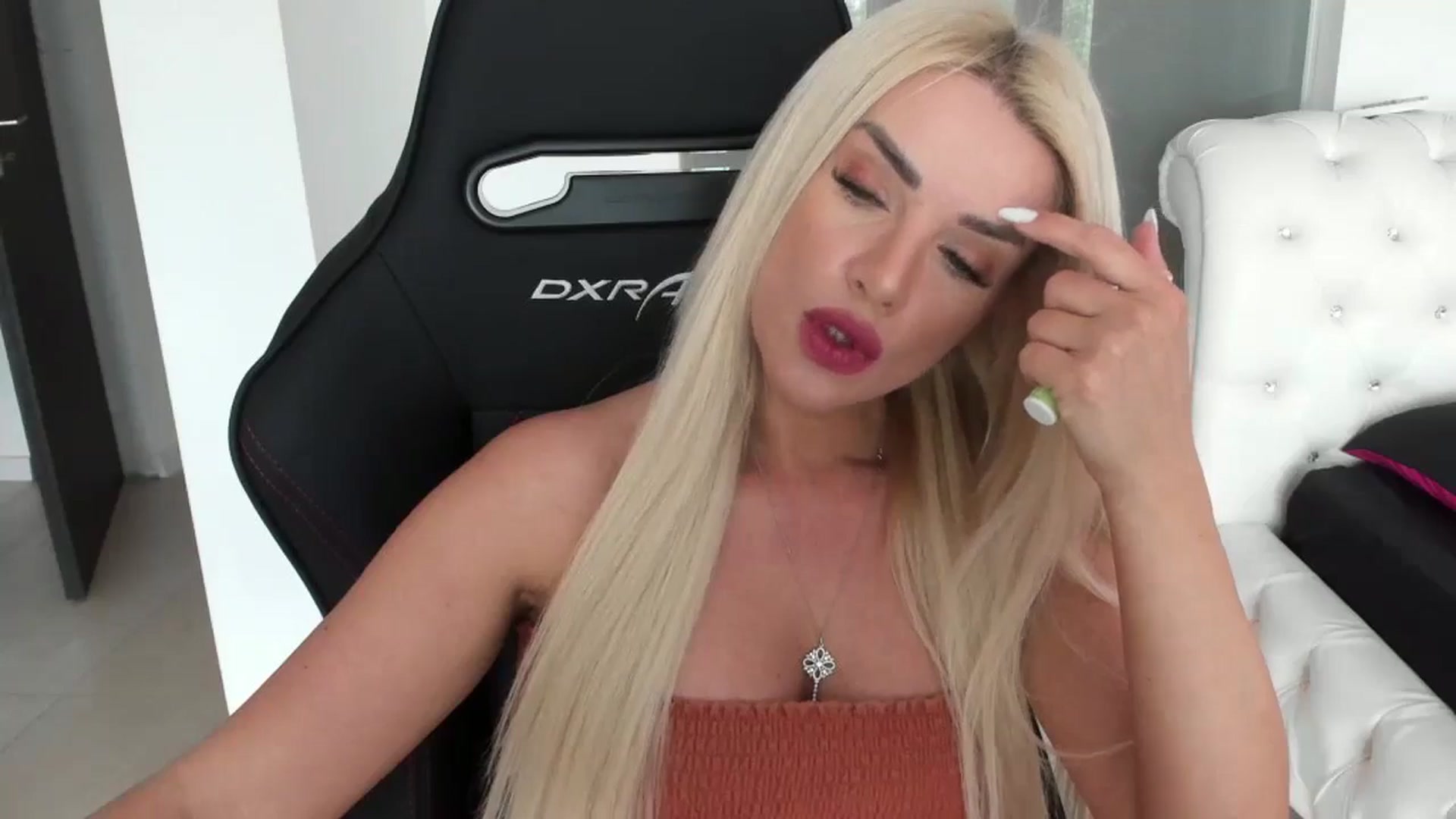 Gallery image thumbnail from Allesia_'s myfreecams stream on, 05/02/2024, 10:57 image 5 of 20