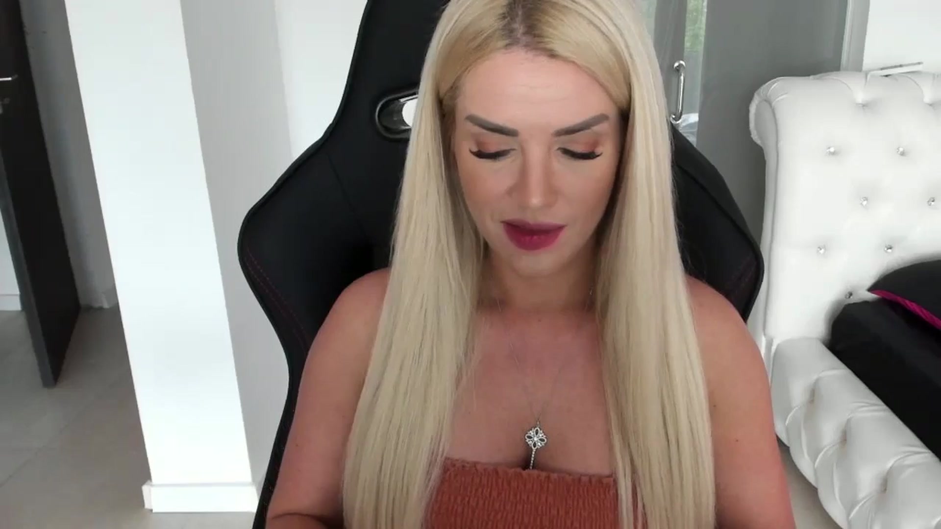 Gallery image thumbnail from Allesia_'s myfreecams stream on, 05/02/2024, 10:57 image 11 of 20